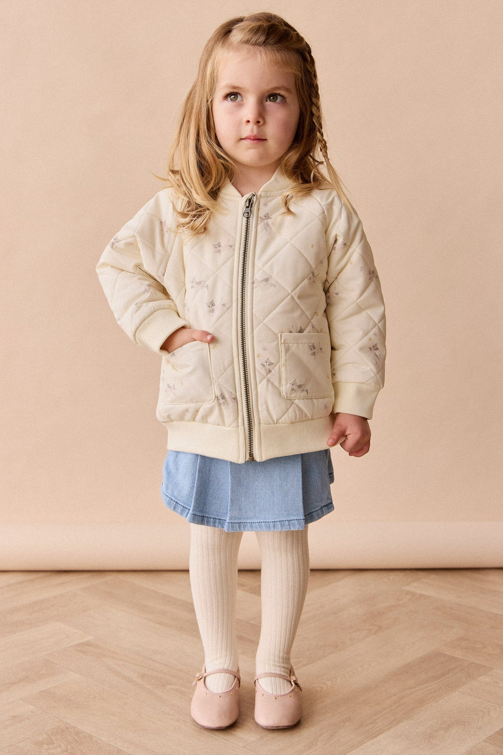 Blouson en nylon-coton recyclé imprimé chaton « Murmure ludique » avec doublure en polyester recyclé pour enfants (6M-10A) – Vêtement d’extérieur du quotidien