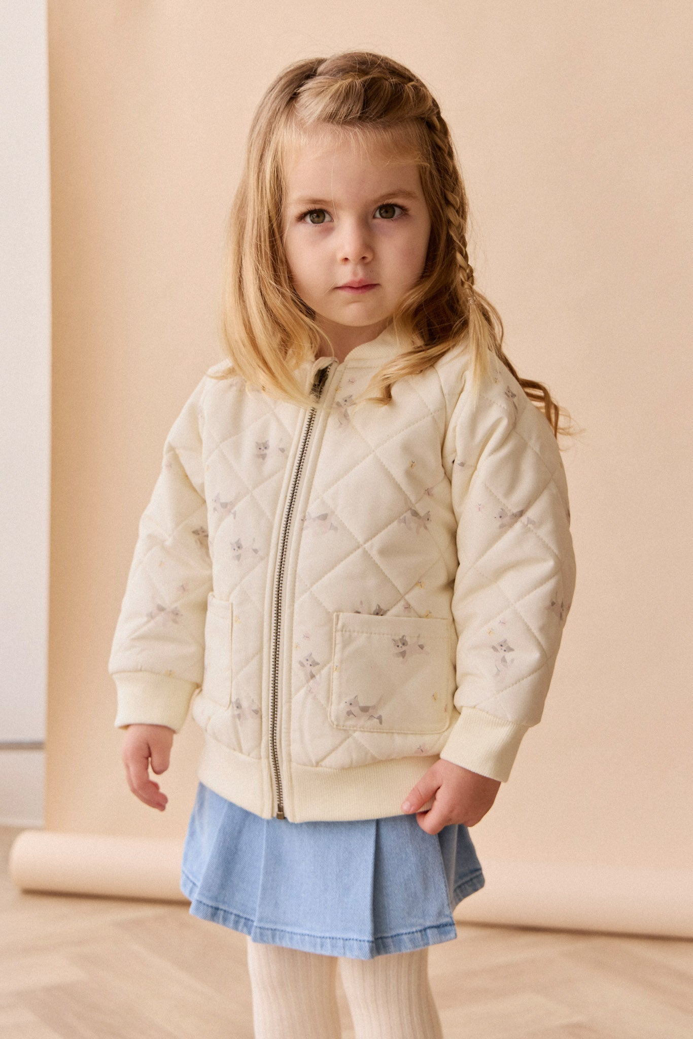 Blouson en nylon-coton recyclé imprimé chaton « Murmure ludique » avec doublure en polyester recyclé pour enfants (6M-10A) – Vêtement d’extérieur du quotidien