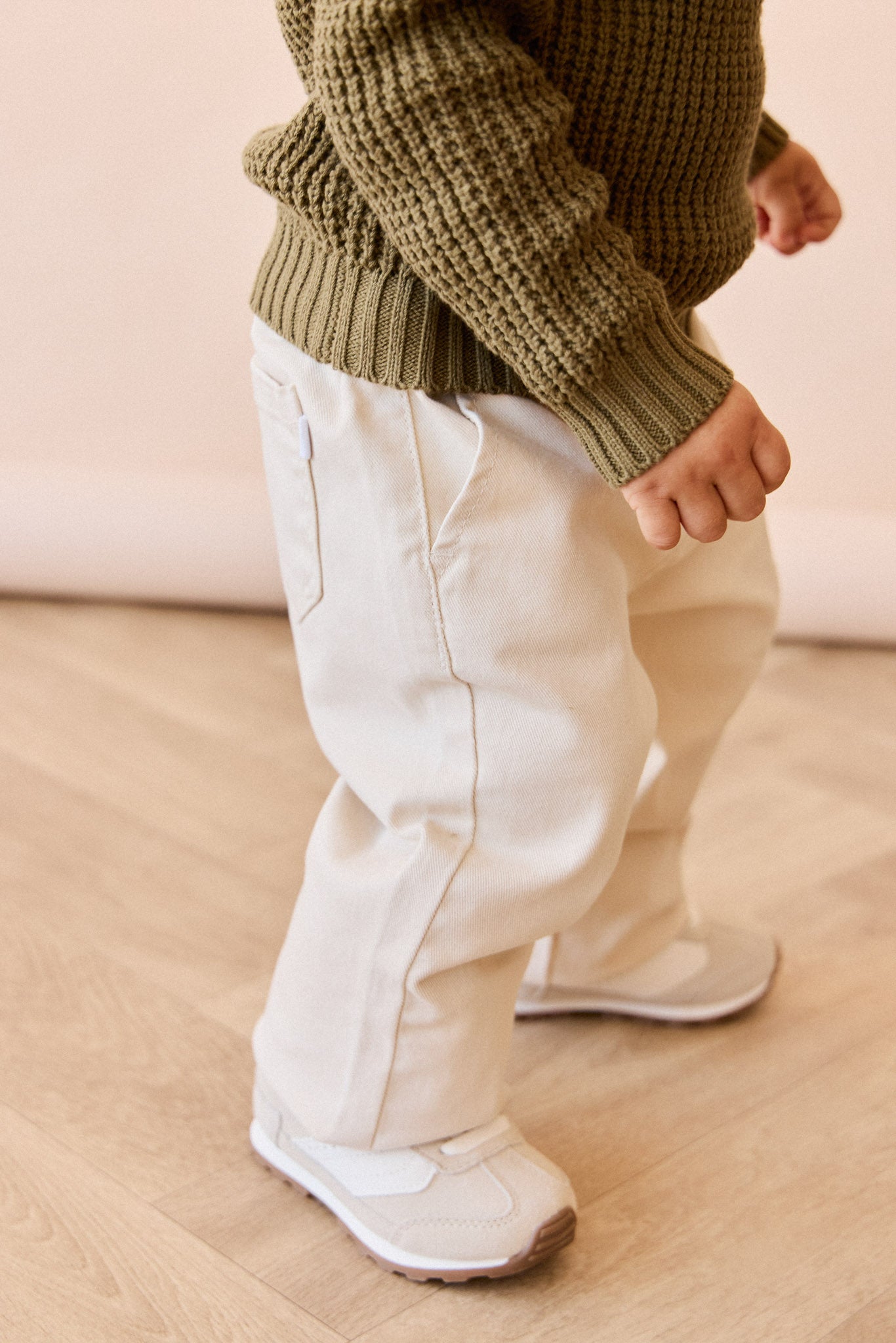 Pantalon Romeo en coton-élasthanne uni décontracté, coupe confortable et respirante pour bébés et petites filles (6 mois-8 ans)