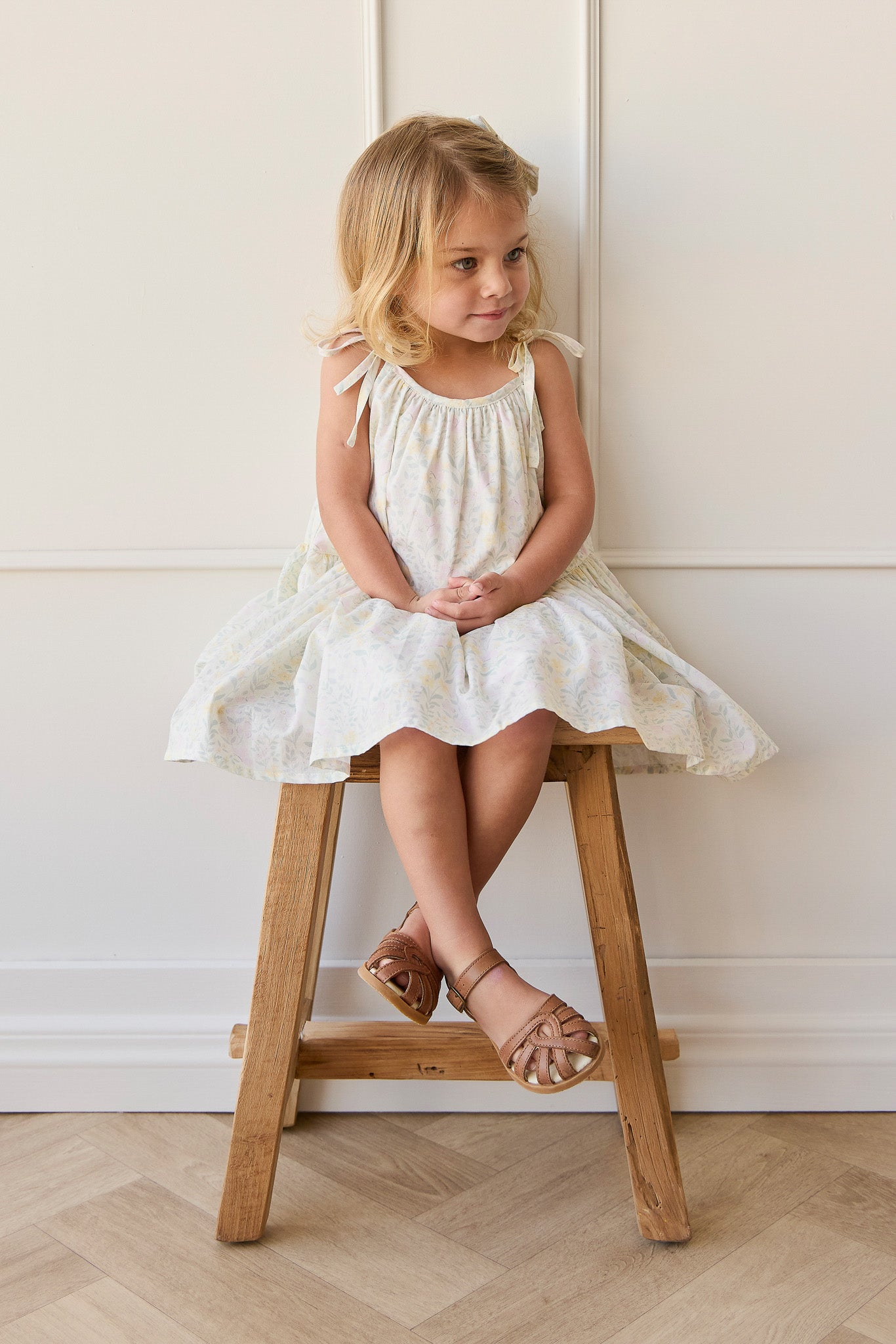 Robe classique unie en coton biologique avec silhouette douce et respirante pour filles au quotidien (1-10 ans)