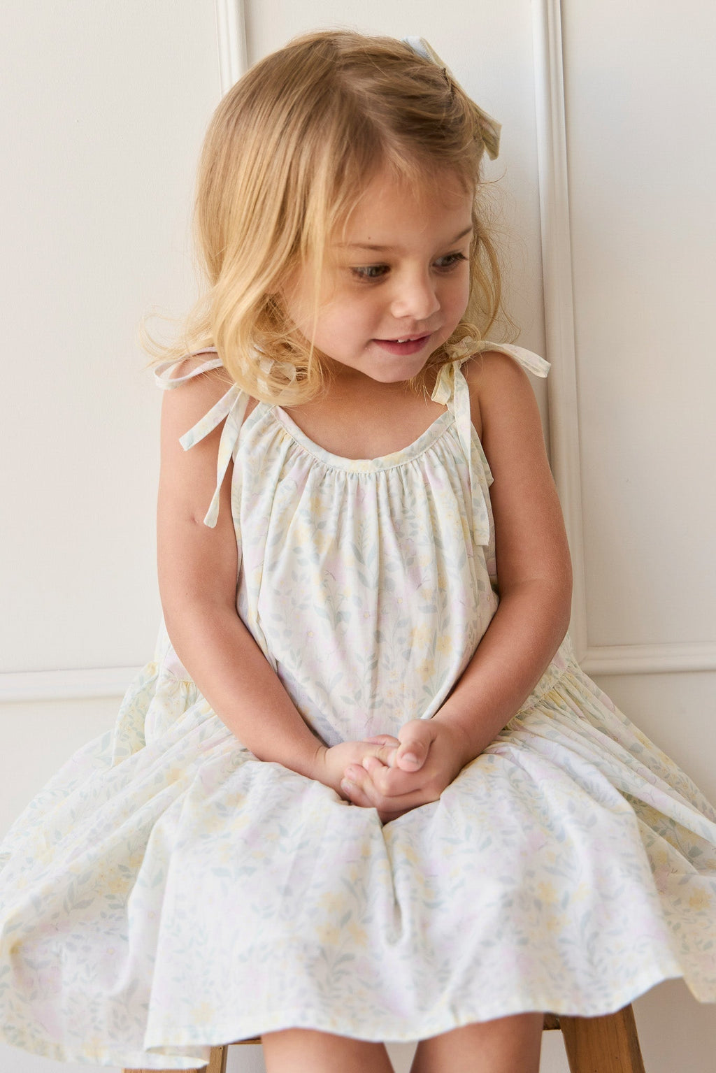 Robe classique unie en coton biologique avec silhouette douce et respirante pour filles au quotidien (1-10 ans)