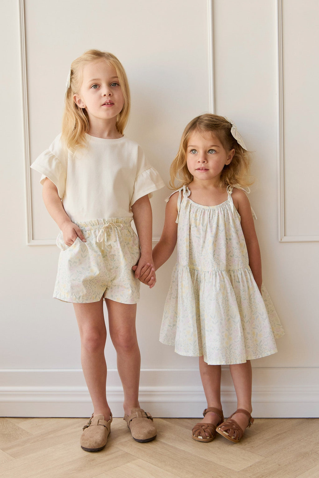 Robe classique unie en coton biologique avec silhouette douce et respirante pour filles au quotidien (1-10 ans)