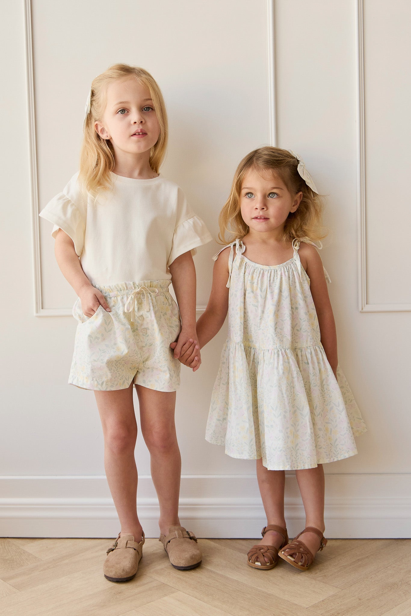 Robe classique unie en coton biologique avec silhouette douce et respirante pour filles au quotidien (1-10 ans)
