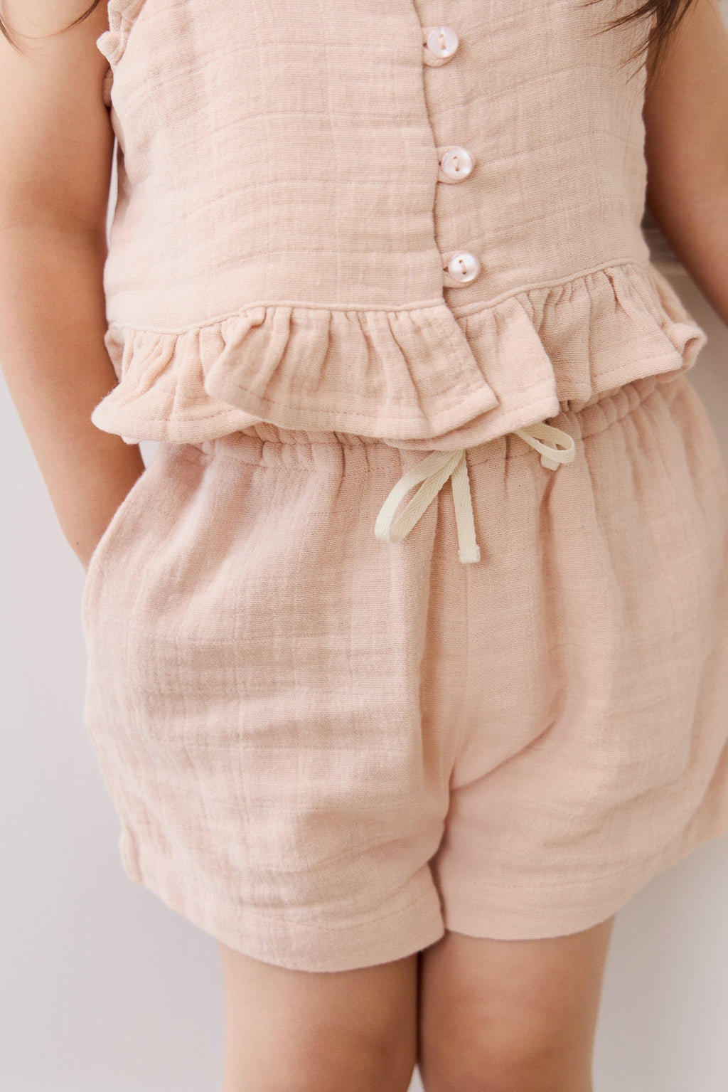 Short en mousseline de coton biologique uni rose crayeux aéré pour fille, léger et respirant, idéal pour l'été (1 an-10 ans)