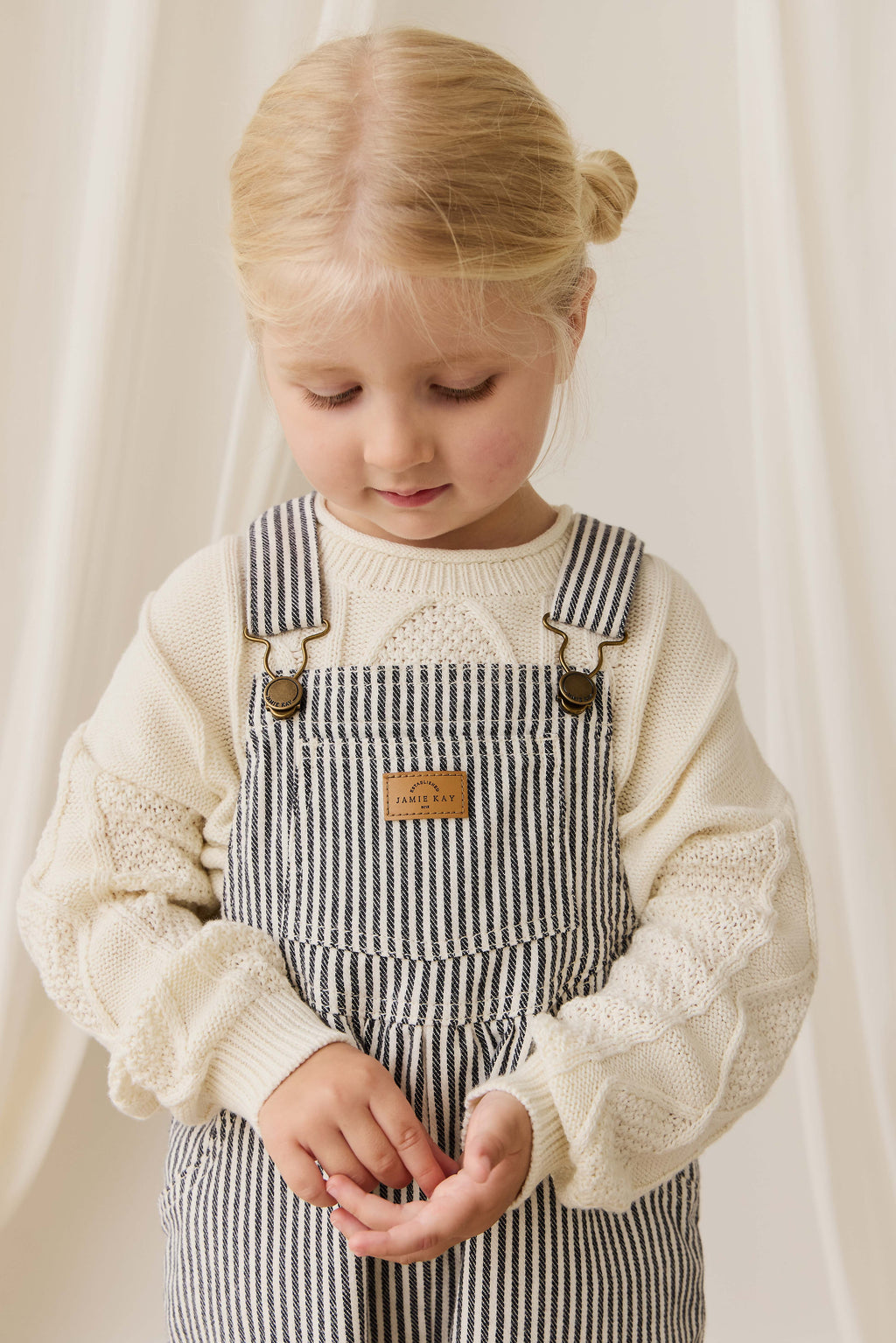 Salopette rayée bleu marine et nuage en coton-élasthanne avec accessoires sans nickel et bretelles réglables pour garçons et filles (6 mois-8 ans)