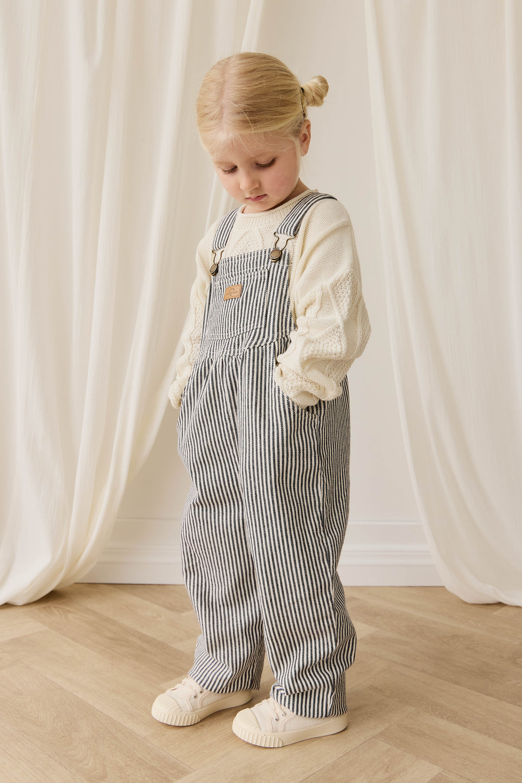 Salopette rayée bleu marine et nuage en coton-élasthanne avec accessoires sans nickel et bretelles réglables pour garçons et filles (6 mois-8 ans)