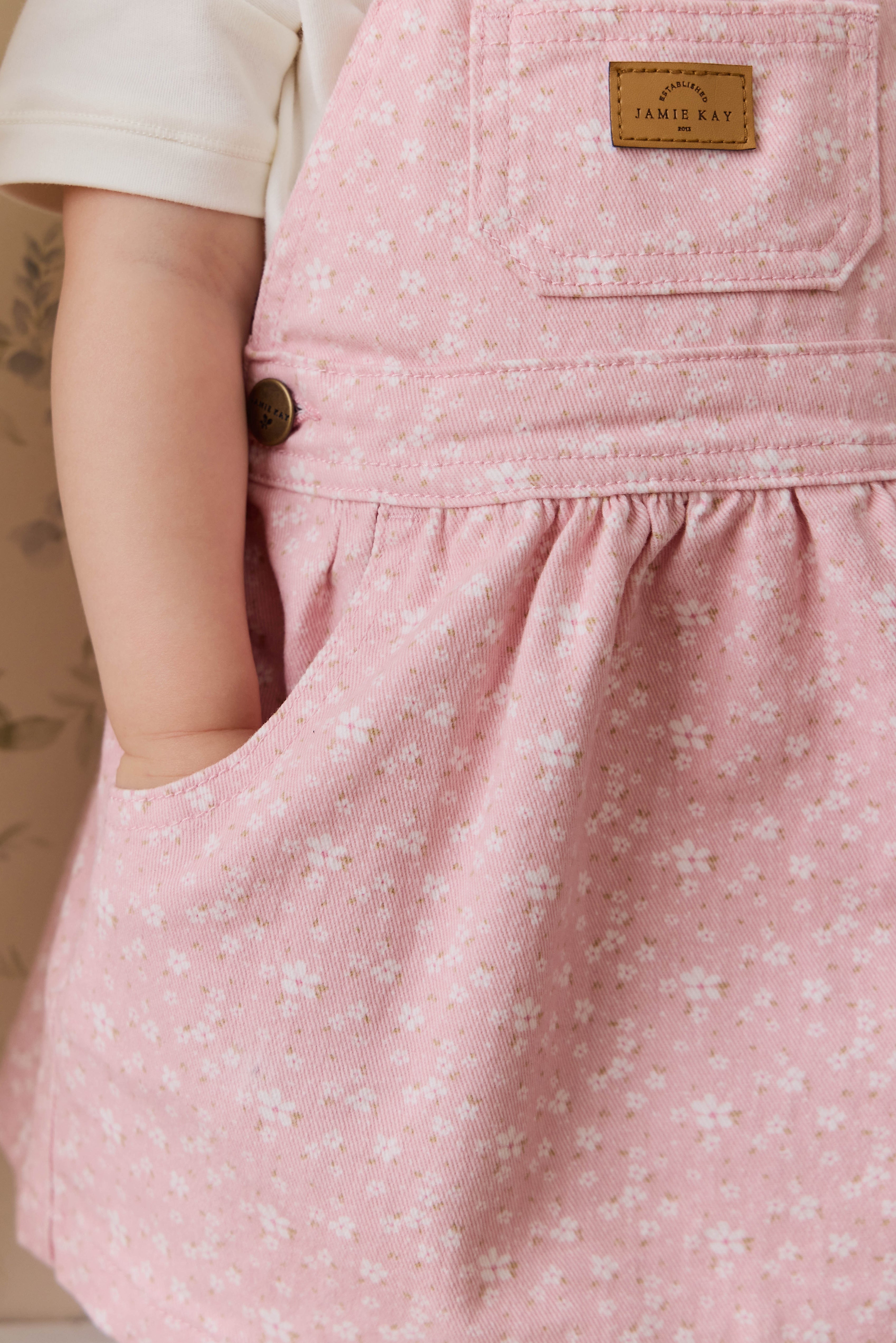Robe Salopette Vintage Rose Poudré Brodé en Coton-Élasthanne avec Bretelles Ajustables & Poche Bavette à l'Avant pour Filles Printemps-Été (6M–8A)