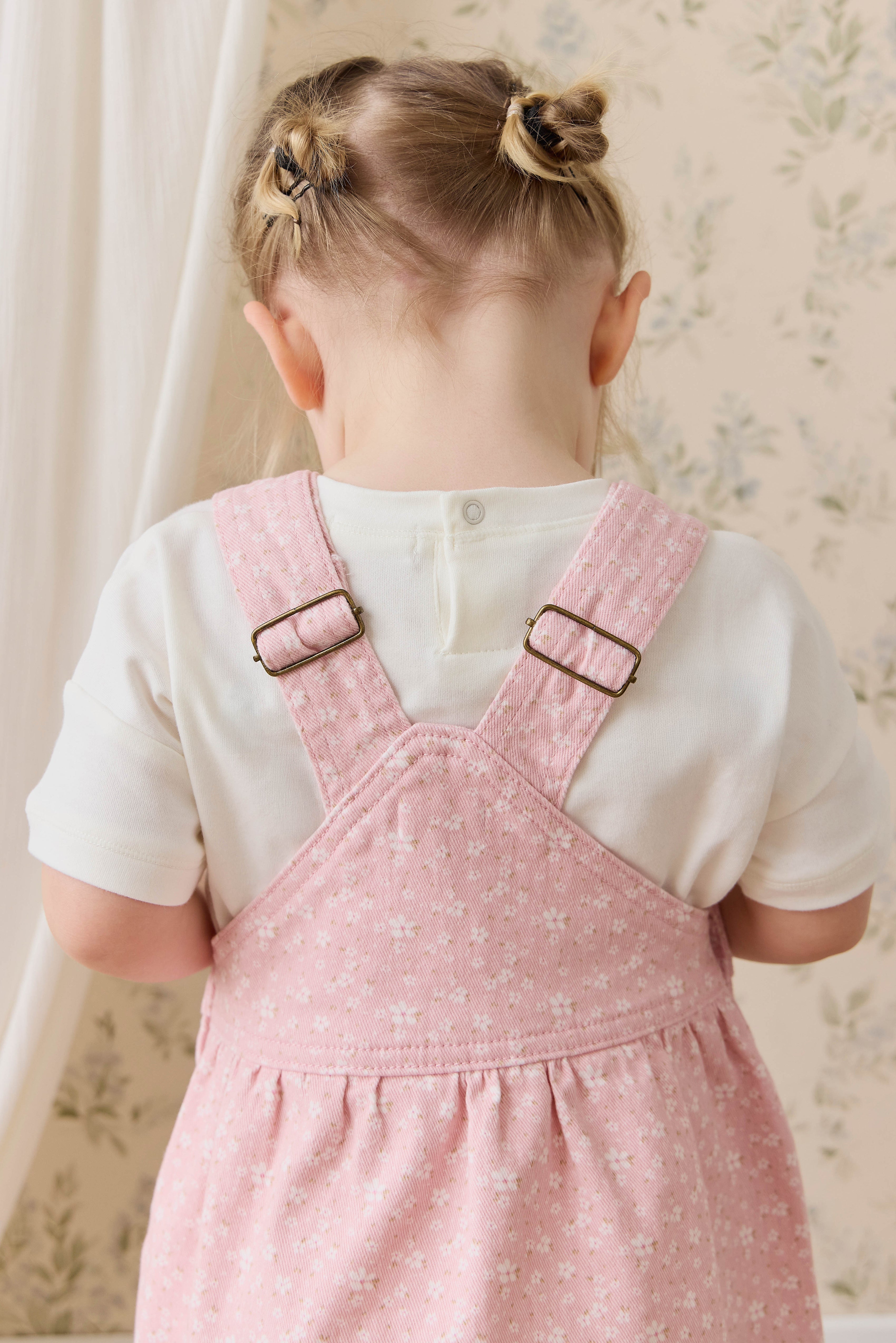 Robe Salopette Vintage Rose Poudré Brodé en Coton-Élasthanne avec Bretelles Ajustables & Poche Bavette à l'Avant pour Filles Printemps-Été (6M–8A)