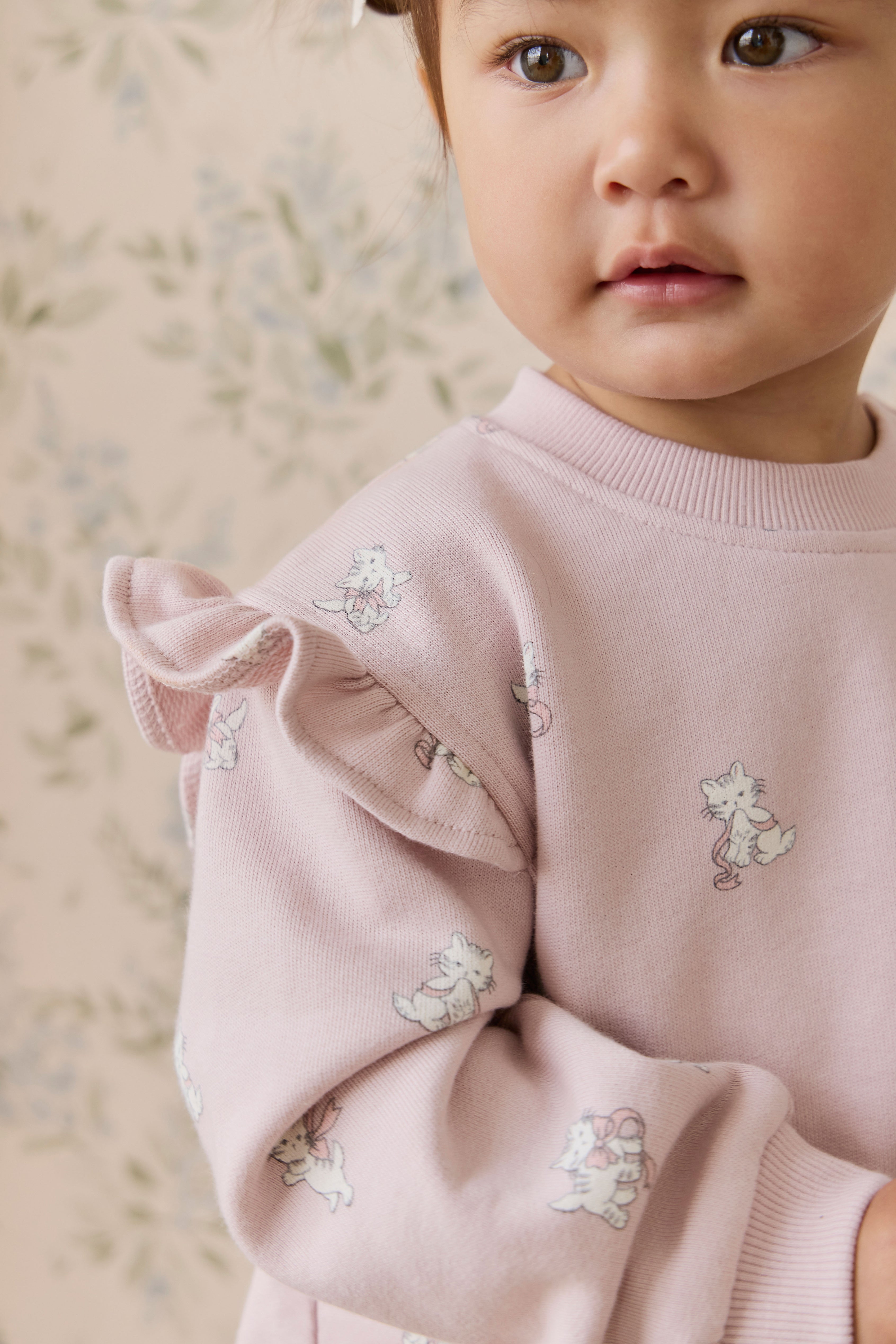 Sweat-shirt en coton biologique rose mauve avec imprimé chat nœud et détail volanté aux épaules pour filles, idéal au quotidien automne-hiver (6 mois – 10 ans)