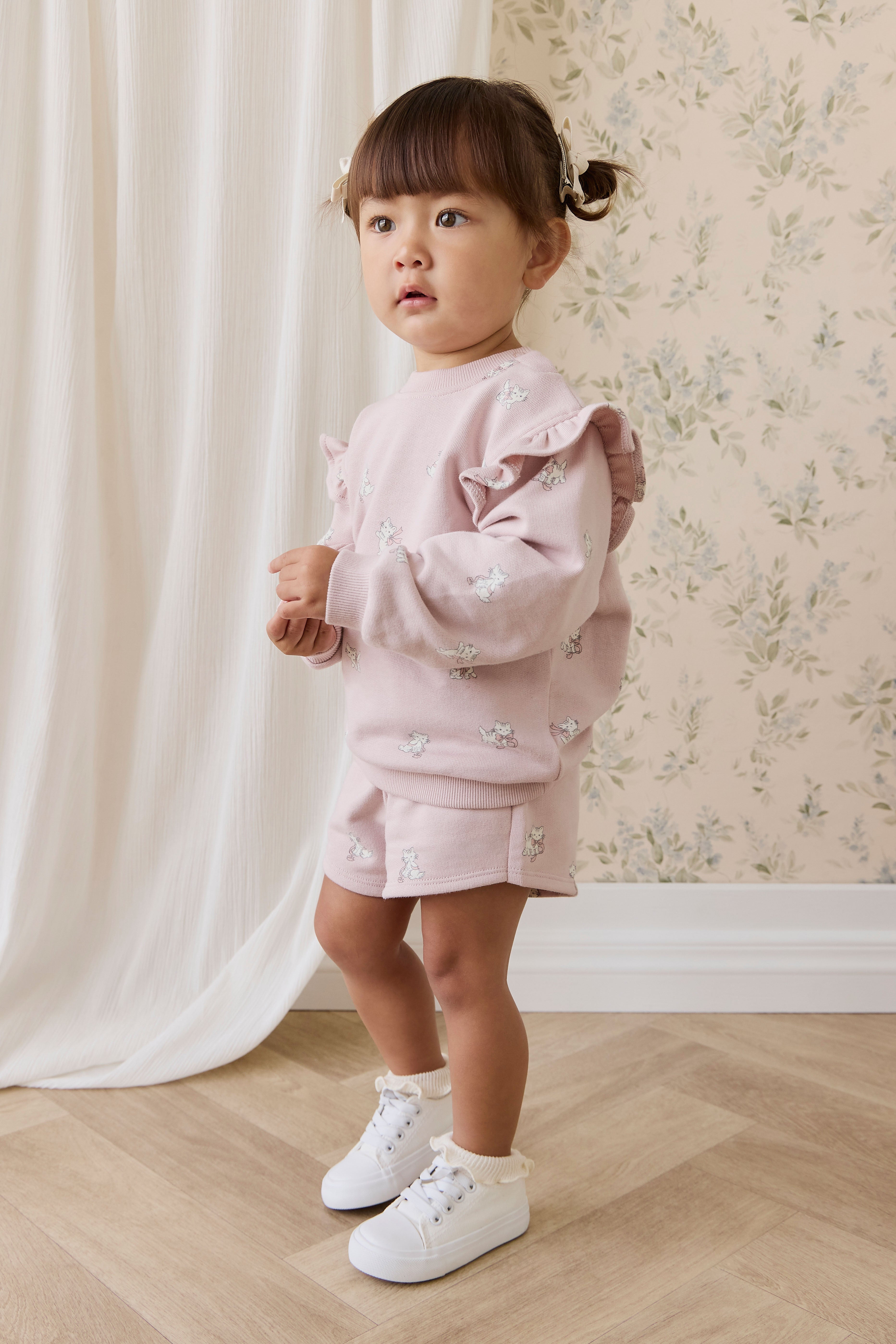 Sweat-shirt en coton biologique rose mauve avec imprimé chat nœud et détail volanté aux épaules pour filles, idéal au quotidien automne-hiver (6 mois – 10 ans)