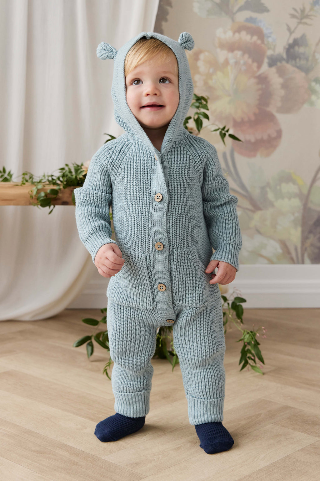 Grenouillère en tricot de coton bleu clair ludique avec capuche oreilles d'ours, boutons sur le devant et poches avant pour bébé automne-hiver (0-3 ans)