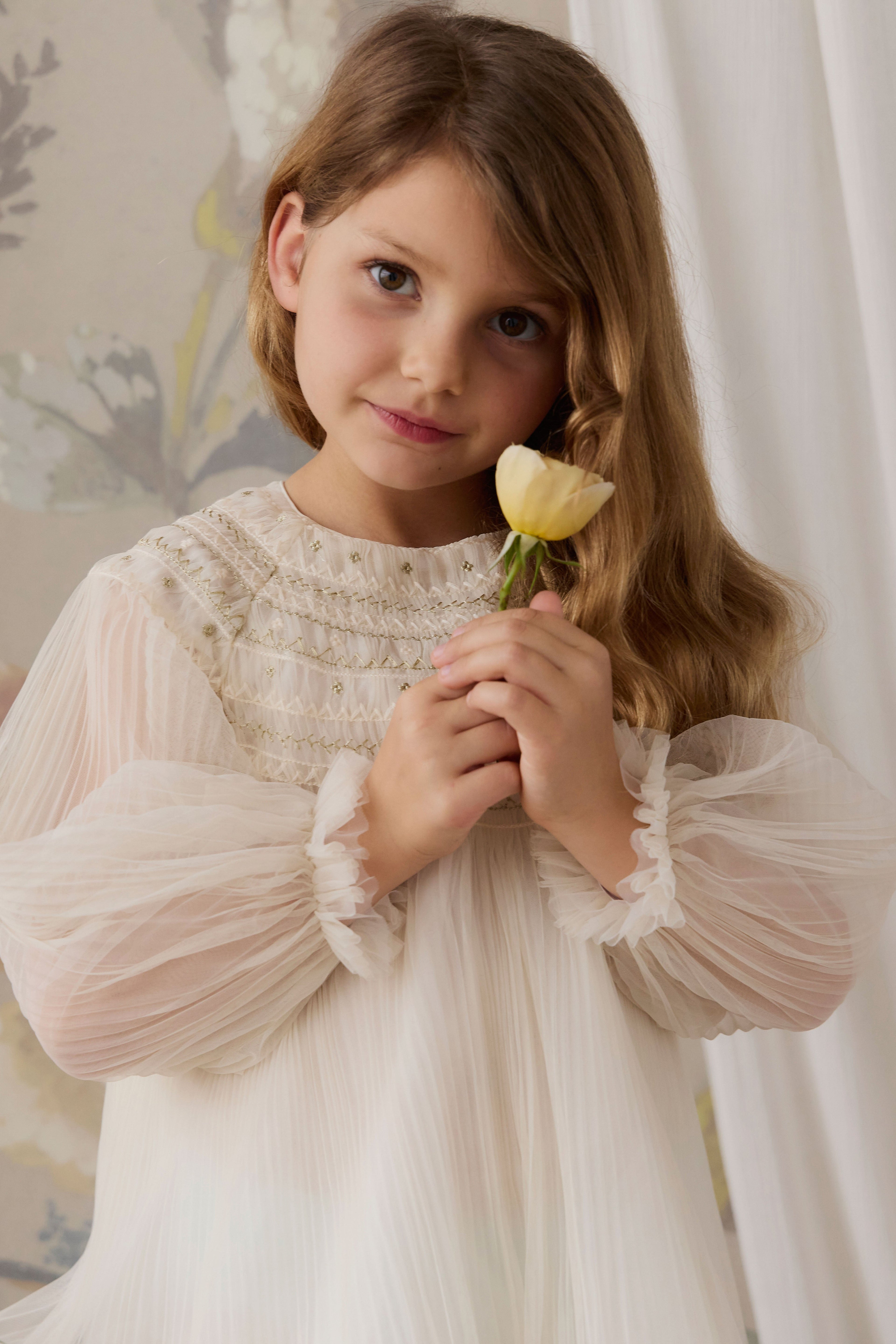 Robe Douce Ivoire Rêveuse Thème Ange des Neiges en Polyester-Coton Doublé avec Manches Longues Transparentes et Superposition Frôncée pour Fêtes Filles (6M–8Y)