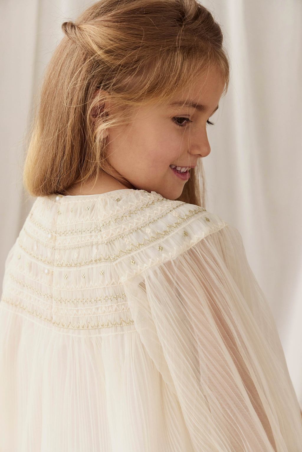 Robe Douce Ivoire Rêveuse Thème Ange des Neiges en Polyester-Coton Doublé avec Manches Longues Transparentes et Superposition Frôncée pour Fêtes Filles (6M–8Y)