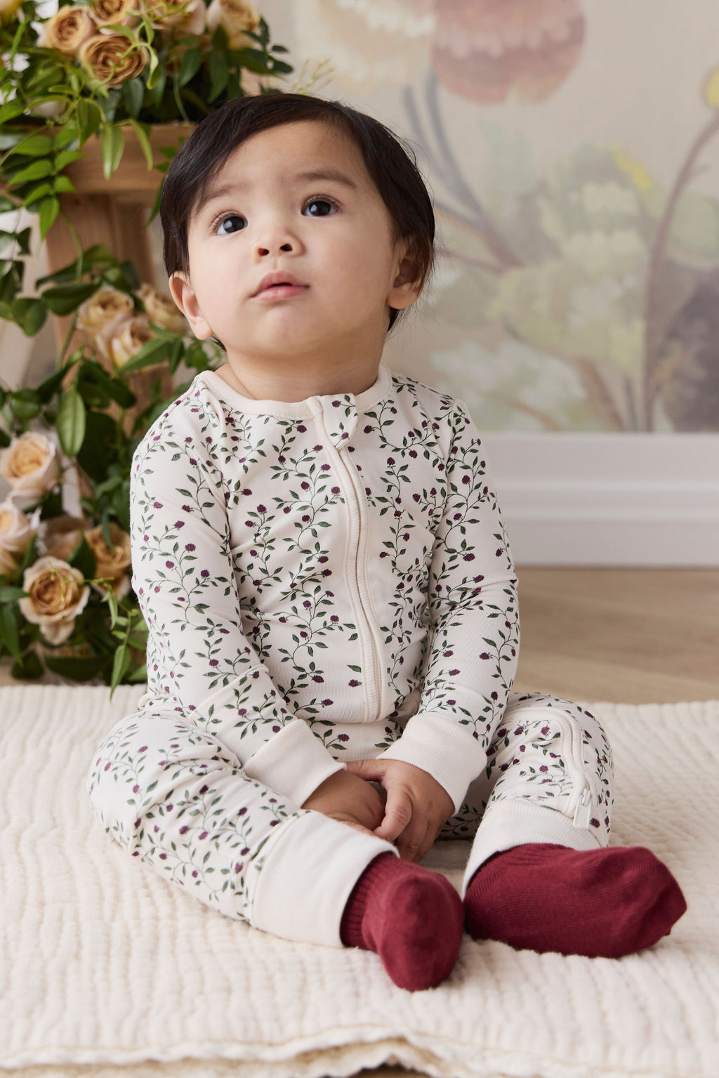 Combinaison Bébé en Coton Bio-Élasthanne Crème Botanique Mûrier Floral avec Zip Avant et Poignets Côtelés pour Dormir et Jouer (0-3A)