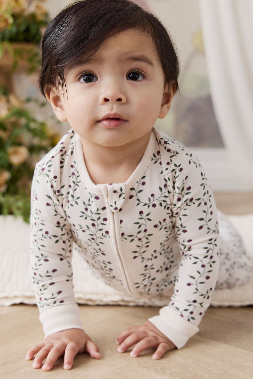 Combinaison Bébé en Coton Bio-Élasthanne Crème Botanique Mûrier Floral avec Zip Avant et Poignets Côtelés pour Dormir et Jouer (0-3A)