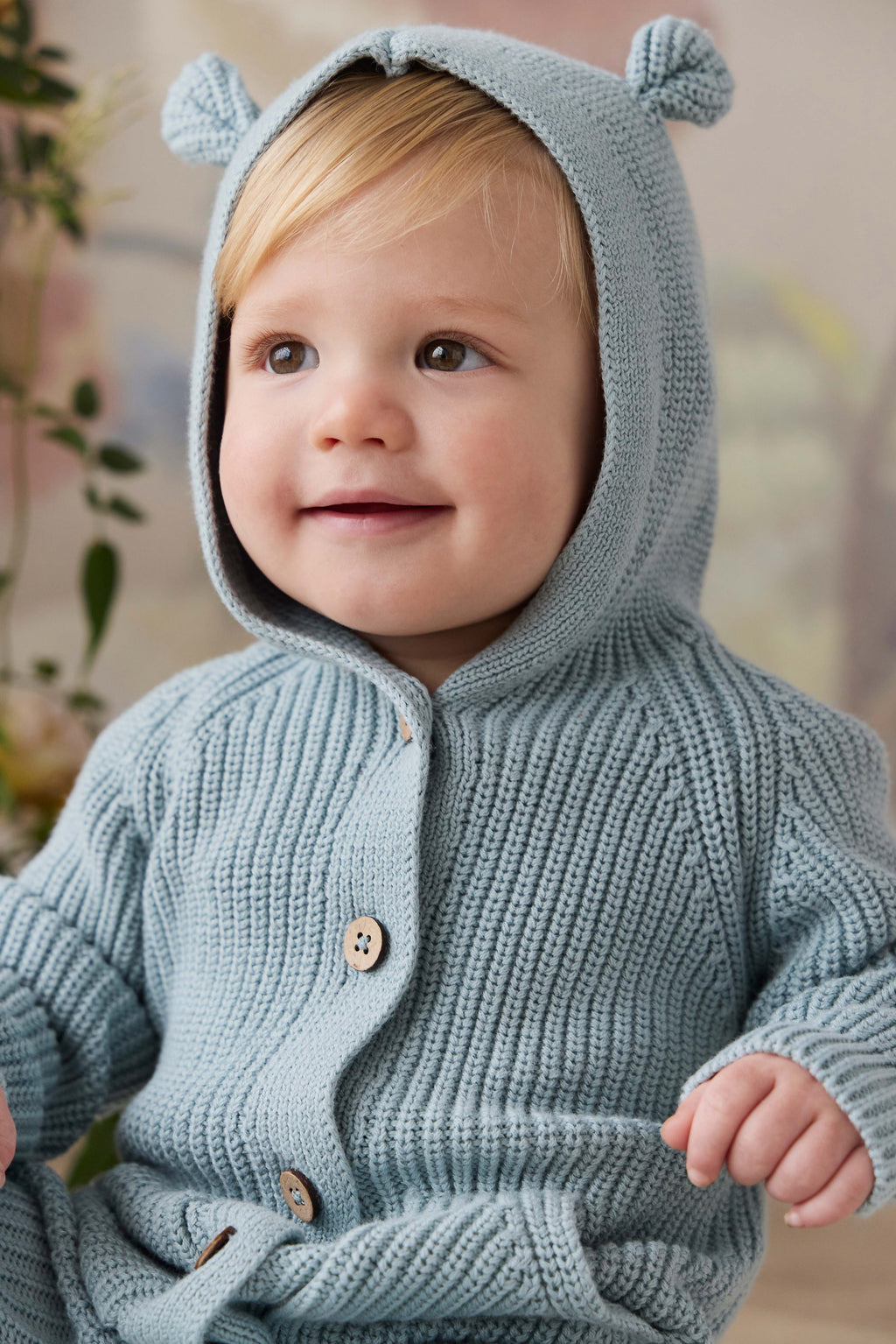 Grenouillère en tricot de coton bleu clair ludique avec capuche oreilles d'ours, boutons sur le devant et poches avant pour bébé automne-hiver (0-3 ans)