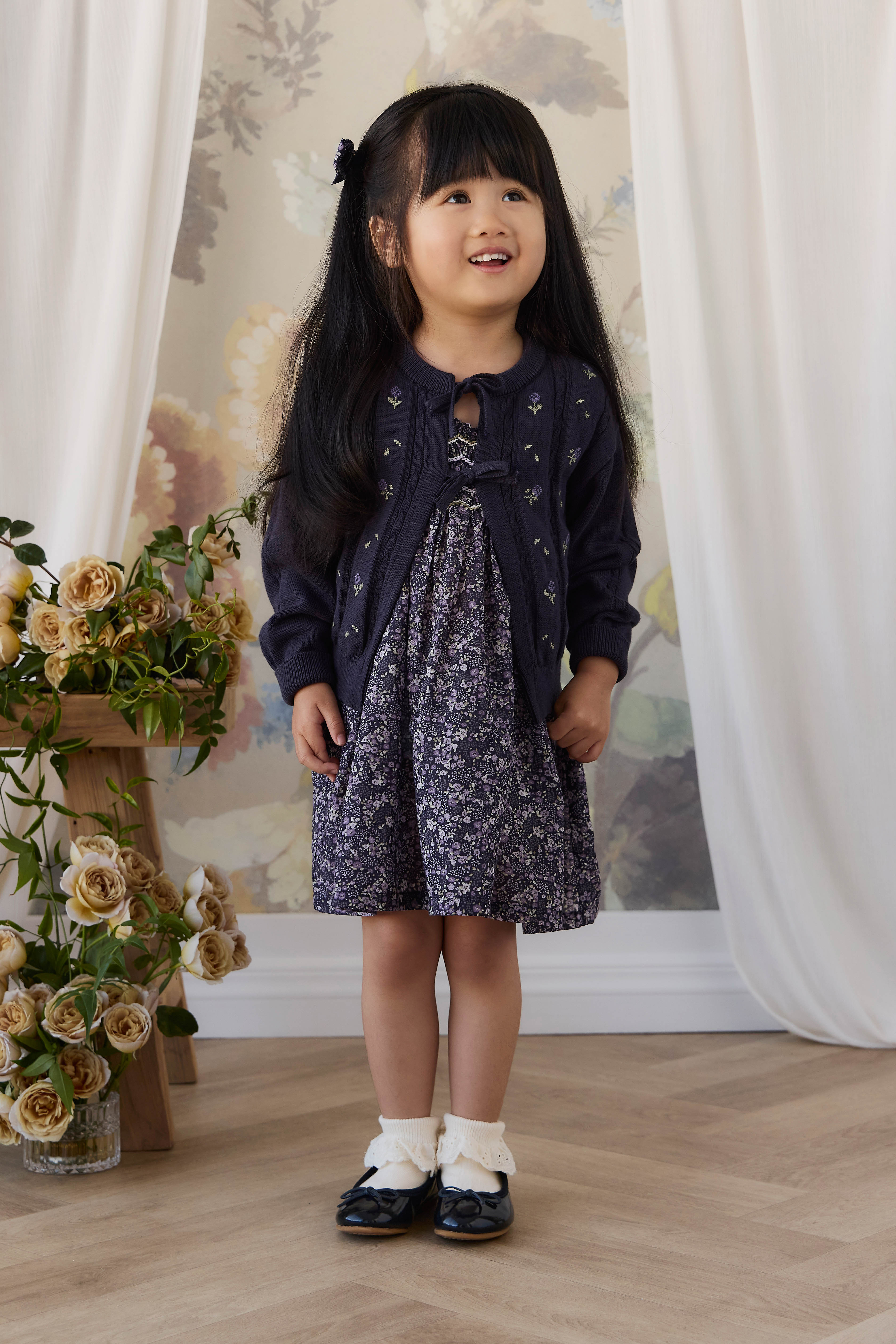 Robe Fille Bohème en Coton Bio Imprimé Floral Violet à Base Profonde, Corps Froncé et Bretelles Fines pour Sorties Estivales (6M–10Y)