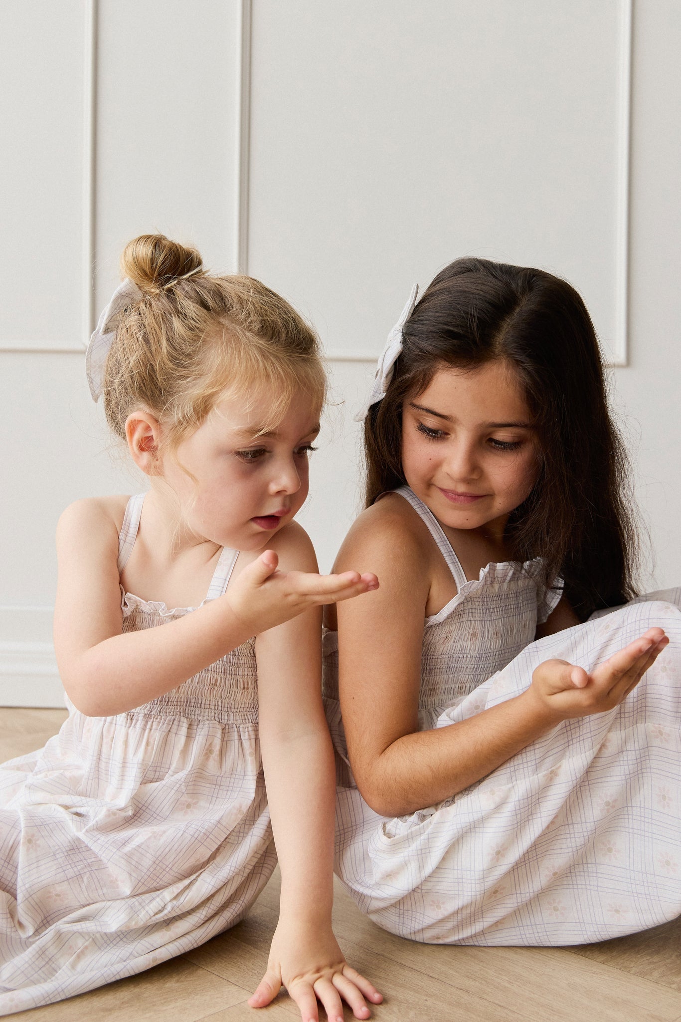 Combinaison une pièce en coton biologique et élasthanne, unie et neutre, confortable et résistante pour le quotidien de bébé et enfant (6 mois - 10 ans)