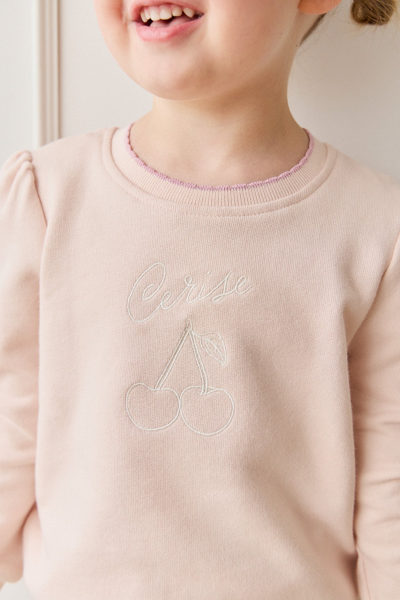 Sweat-shirt décontracté en coton-élasthanne biologique uni Morganite Cerise, doux et respirant pour le confort des filles au quotidien (6 mois-10 ans)