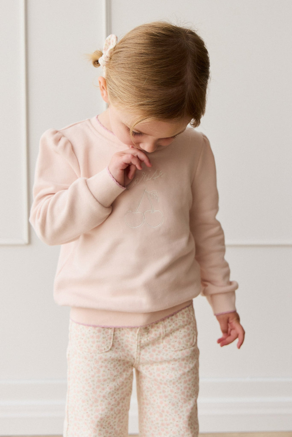 Sweat-shirt décontracté en coton-élasthanne biologique uni Morganite Cerise, doux et respirant pour le confort des filles au quotidien (6 mois-10 ans)