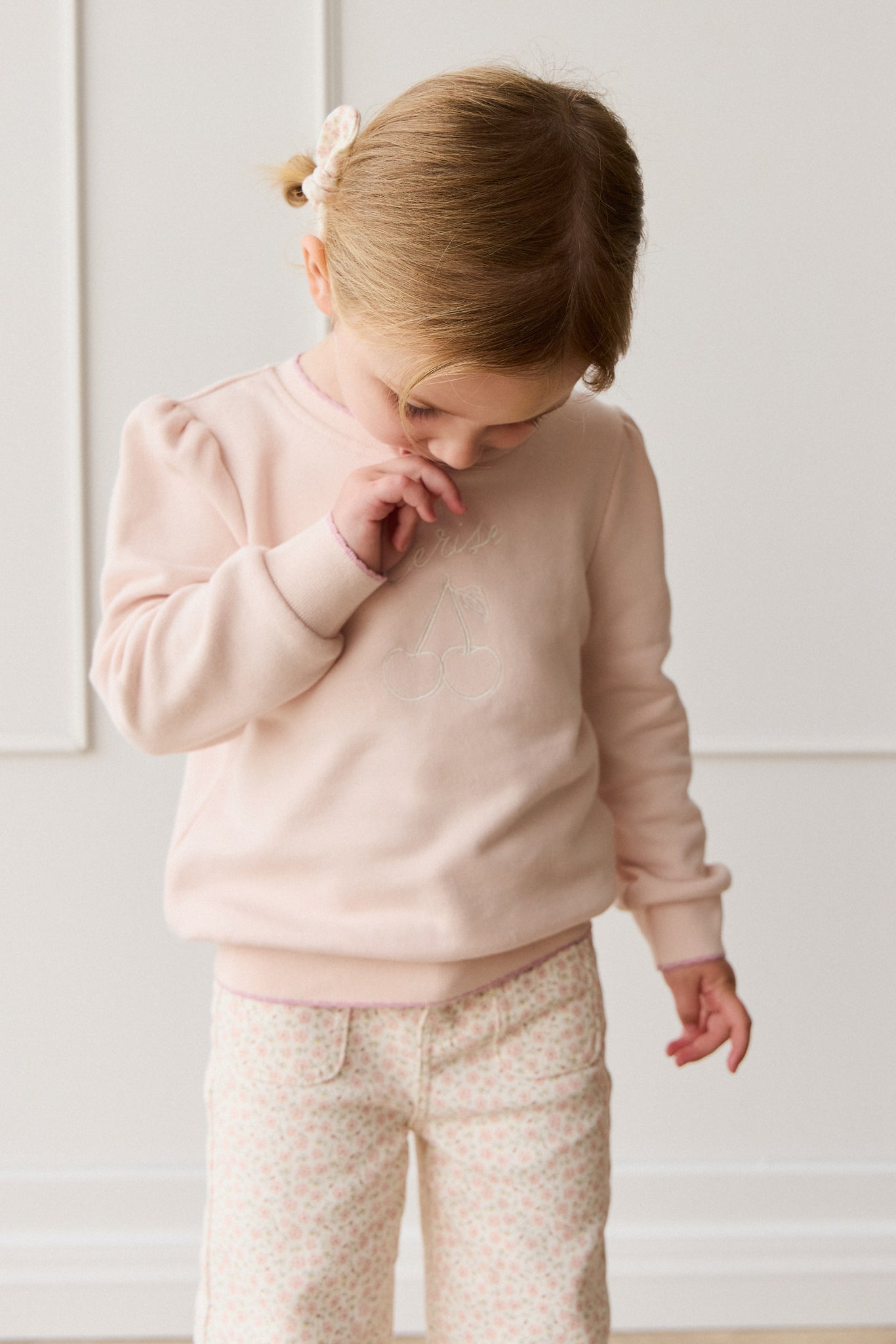 Sweat-shirt décontracté en coton-élasthanne biologique uni Morganite Cerise, doux et respirant pour le confort des filles au quotidien (6 mois-10 ans)