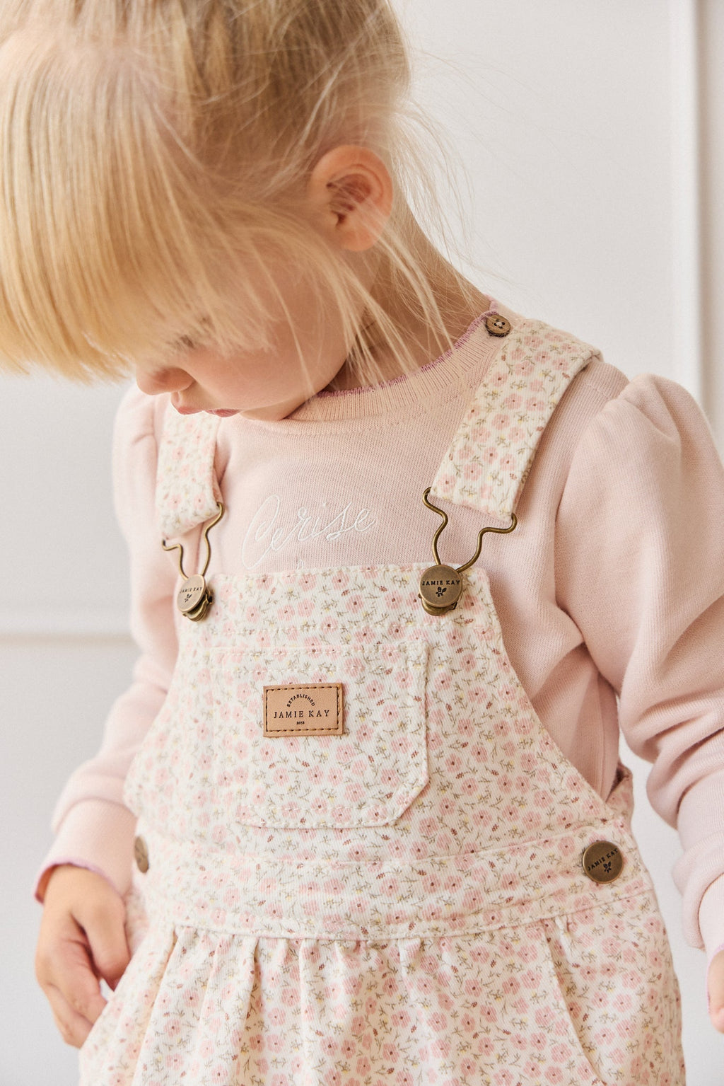 Sweat-shirt décontracté en coton-élasthanne biologique uni Morganite Cerise, doux et respirant pour le confort des filles au quotidien (6 mois-10 ans)