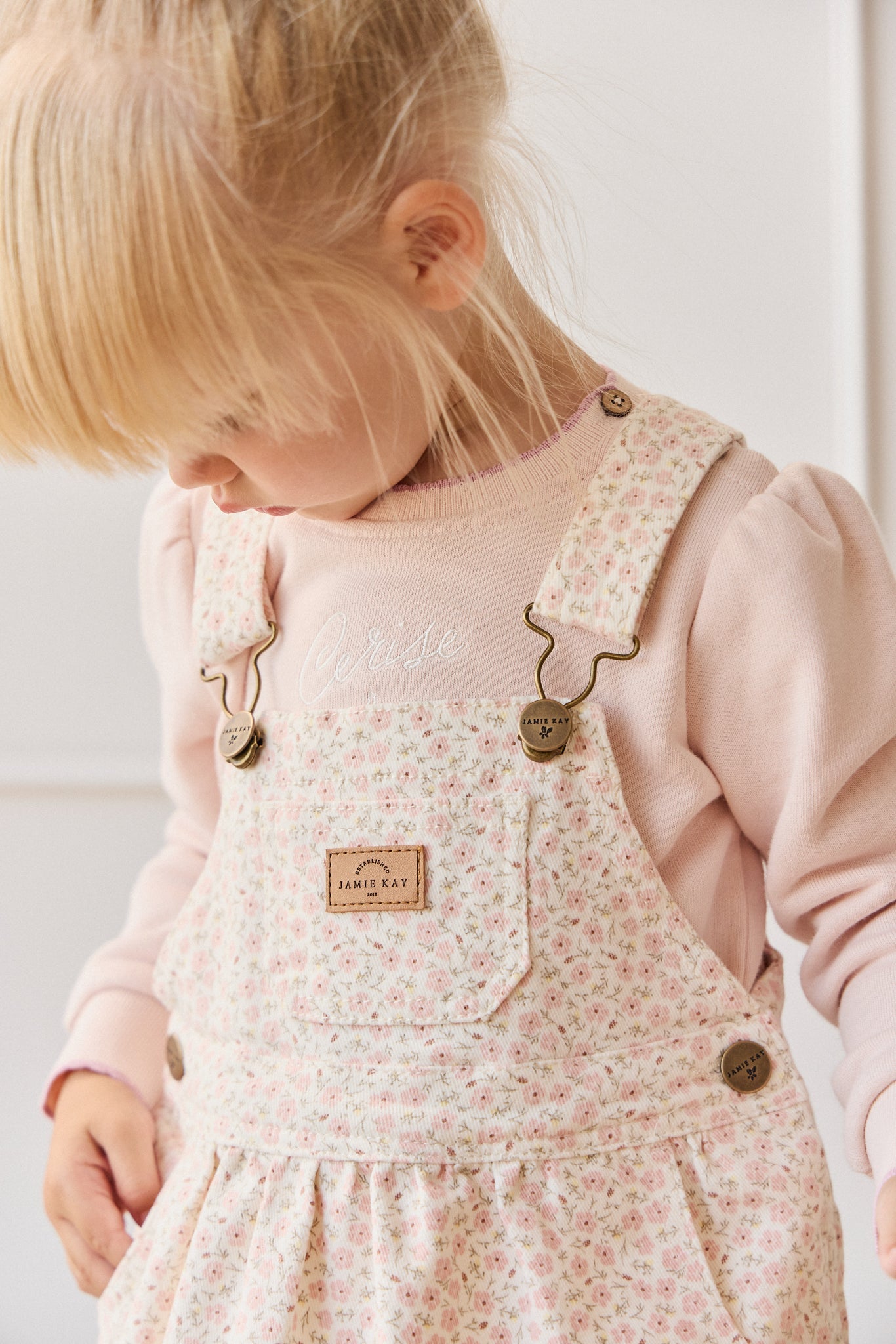 Sweat-shirt décontracté en coton-élasthanne biologique uni Morganite Cerise, doux et respirant pour le confort des filles au quotidien (6 mois-10 ans)
