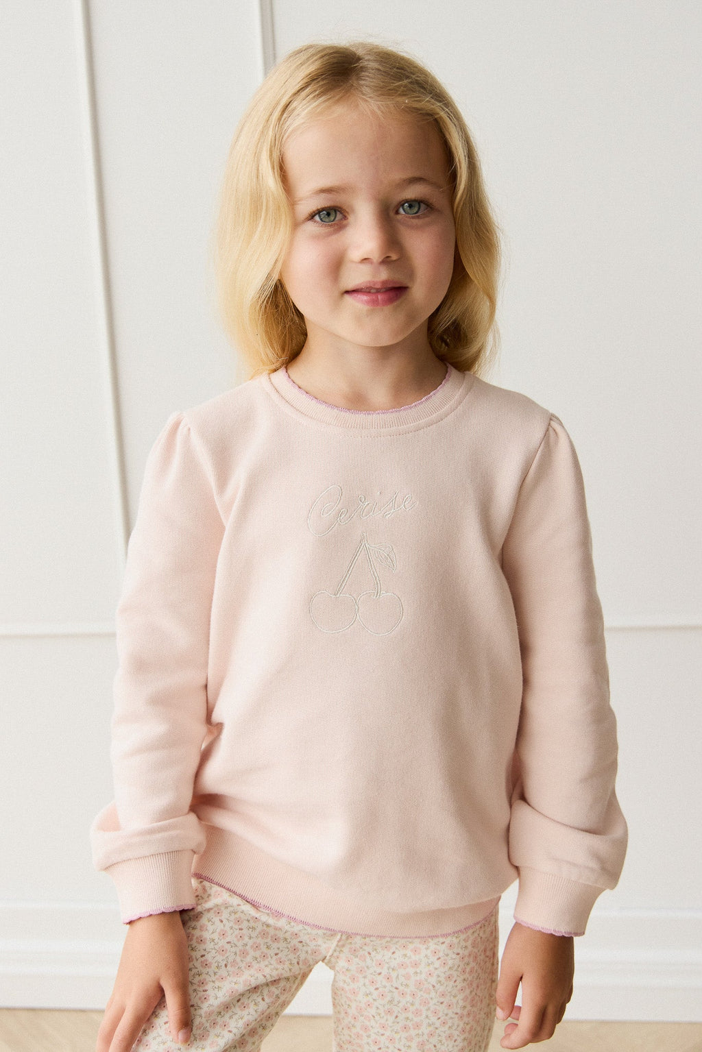 Sweat-shirt décontracté en coton-élasthanne biologique uni Morganite Cerise, doux et respirant pour le confort des filles au quotidien (6 mois-10 ans)