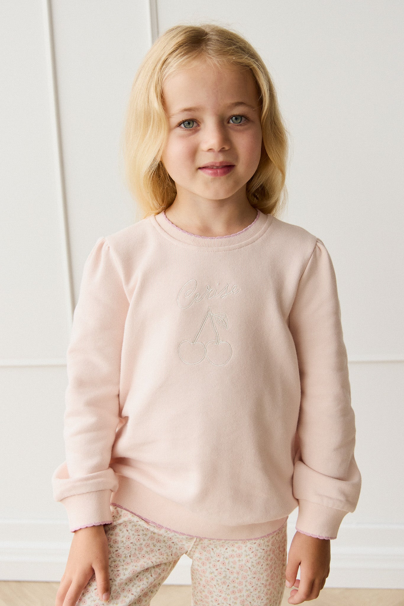 Sweat-shirt décontracté en coton-élasthanne biologique uni Morganite Cerise, doux et respirant pour le confort des filles au quotidien (6 mois-10 ans)