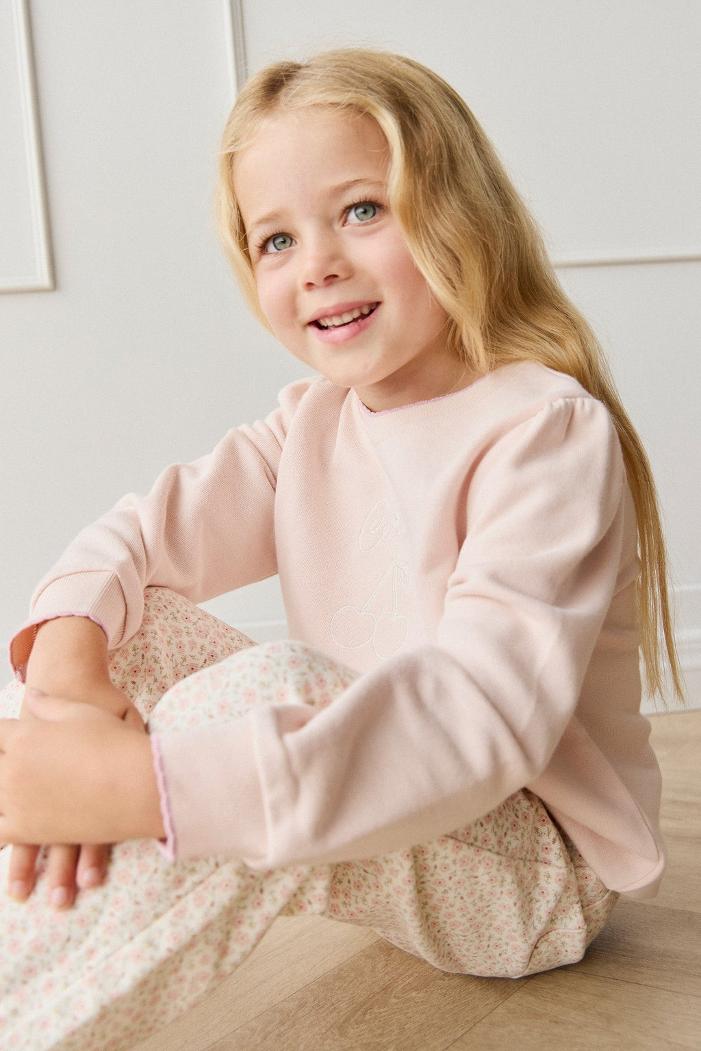 Sweat-shirt décontracté en coton-élasthanne biologique uni Morganite Cerise, doux et respirant pour le confort des filles au quotidien (6 mois-10 ans)