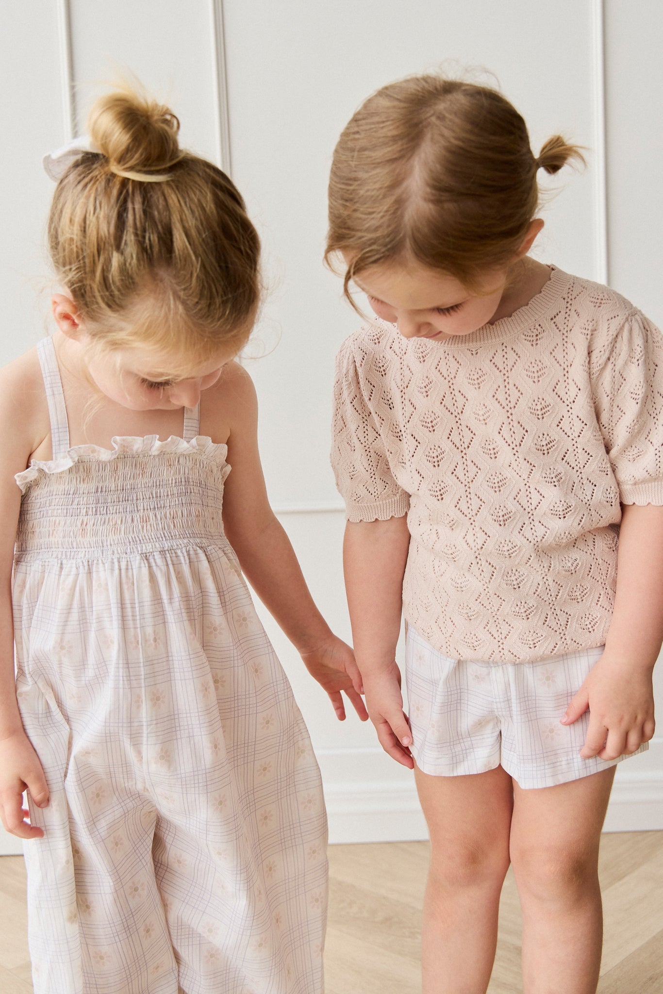Combinaison une pièce en coton biologique et élasthanne, unie et neutre, confortable et résistante pour le quotidien de bébé et enfant (6 mois - 10 ans)