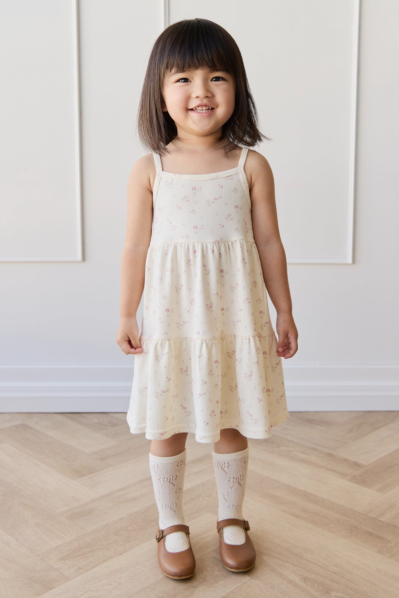 Robe en coton biologique-élasthanne à fines côtes unies, minimaliste et neutre, avec une silhouette ajustée et extensible pour le quotidien des filles (1-10 ans)