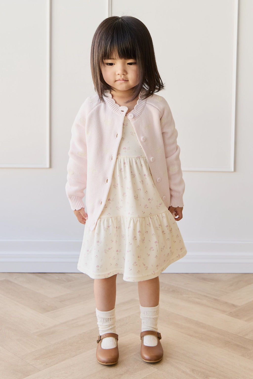 Robe en coton biologique-élasthanne à fines côtes unies, minimaliste et neutre, avec une silhouette ajustée et extensible pour le quotidien des filles (1-10 ans)