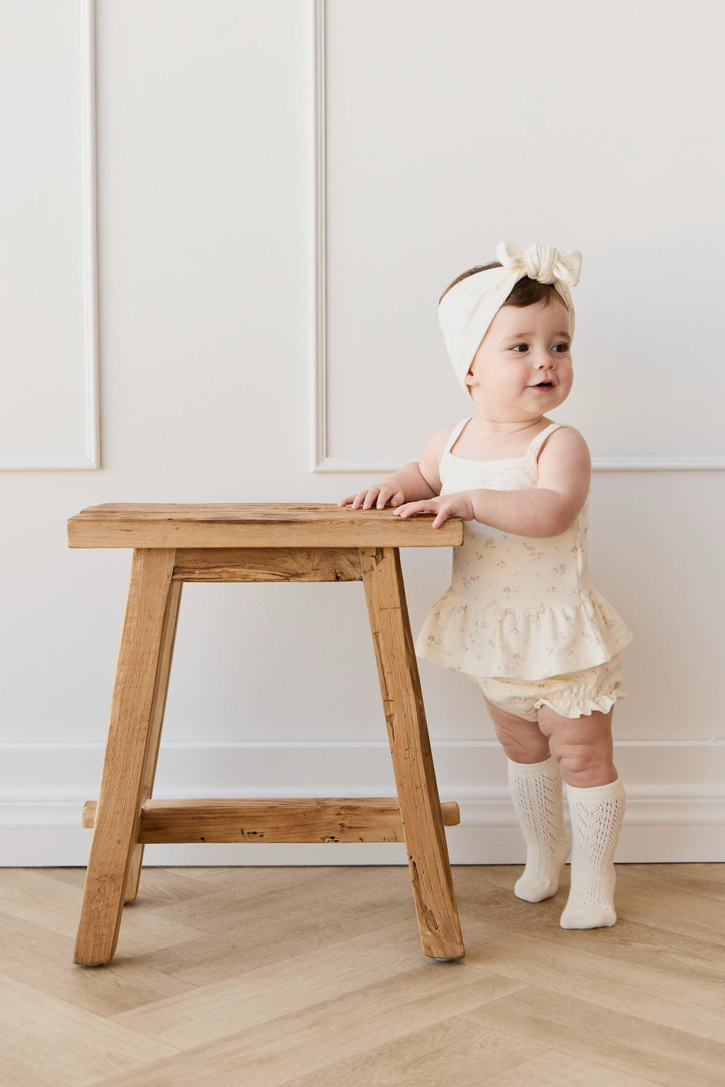 Bloomer côtelé fin, uni et doux, en coton biologique-élasthanne avec détail volanté pour bébé (0-3 ans)