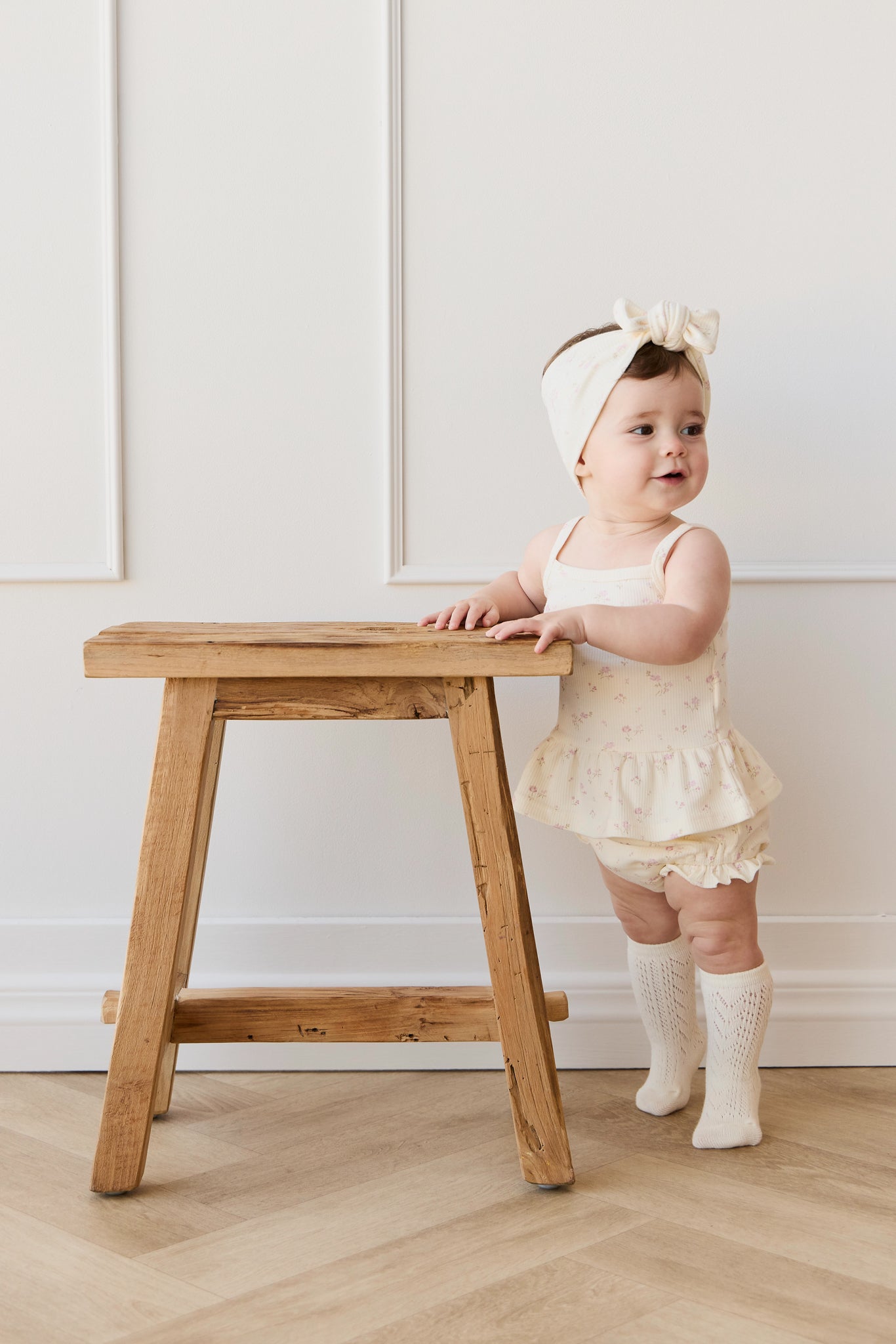 Bloomer côtelé fin, uni et doux, en coton biologique-élasthanne avec détail volanté pour bébé (0-3 ans)