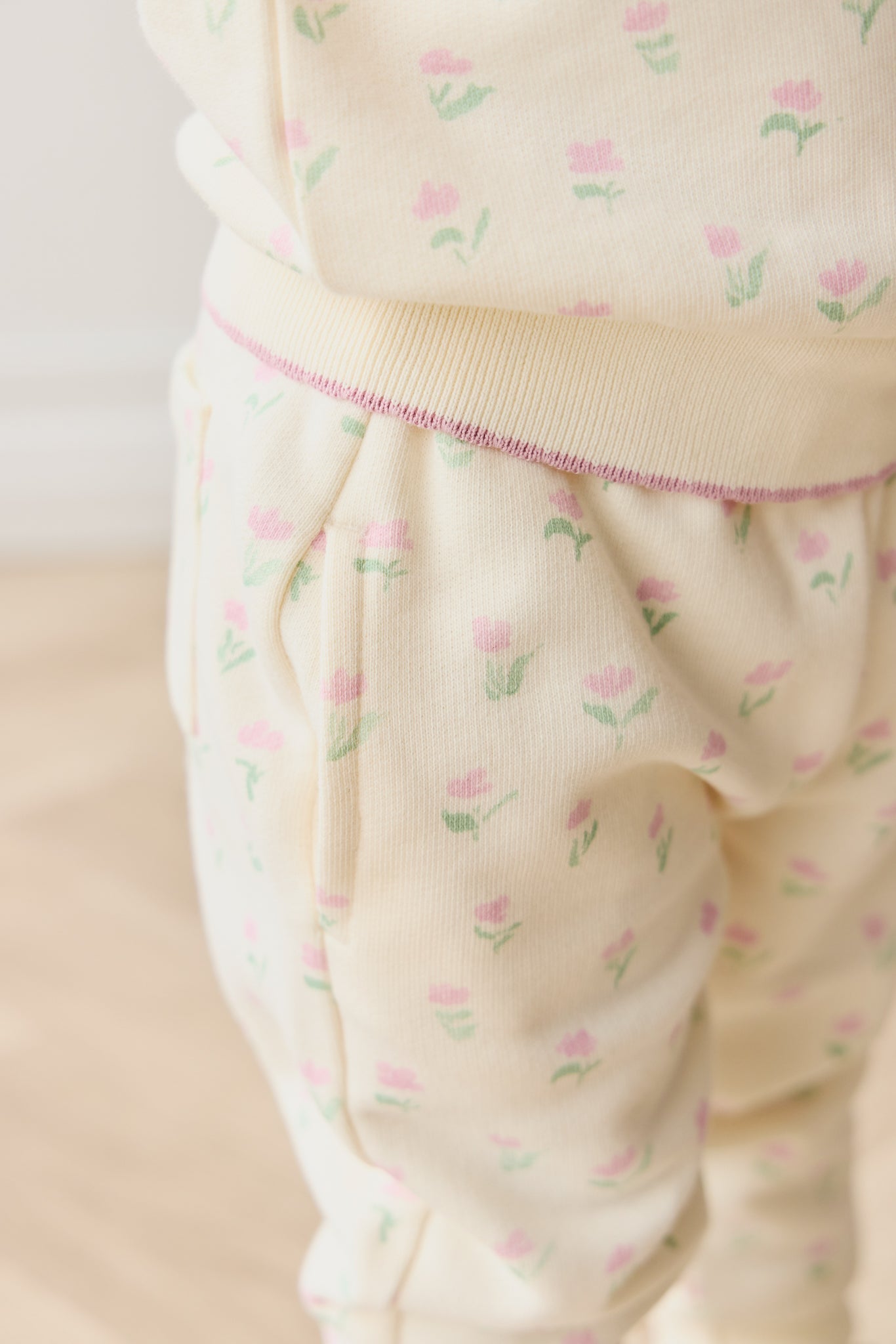 Pantalon de survêtement sport rose uni en coton bio-élasthanne avec taille élastique, coupe confortable pour bébés et enfants (6 mois – 10 ans)