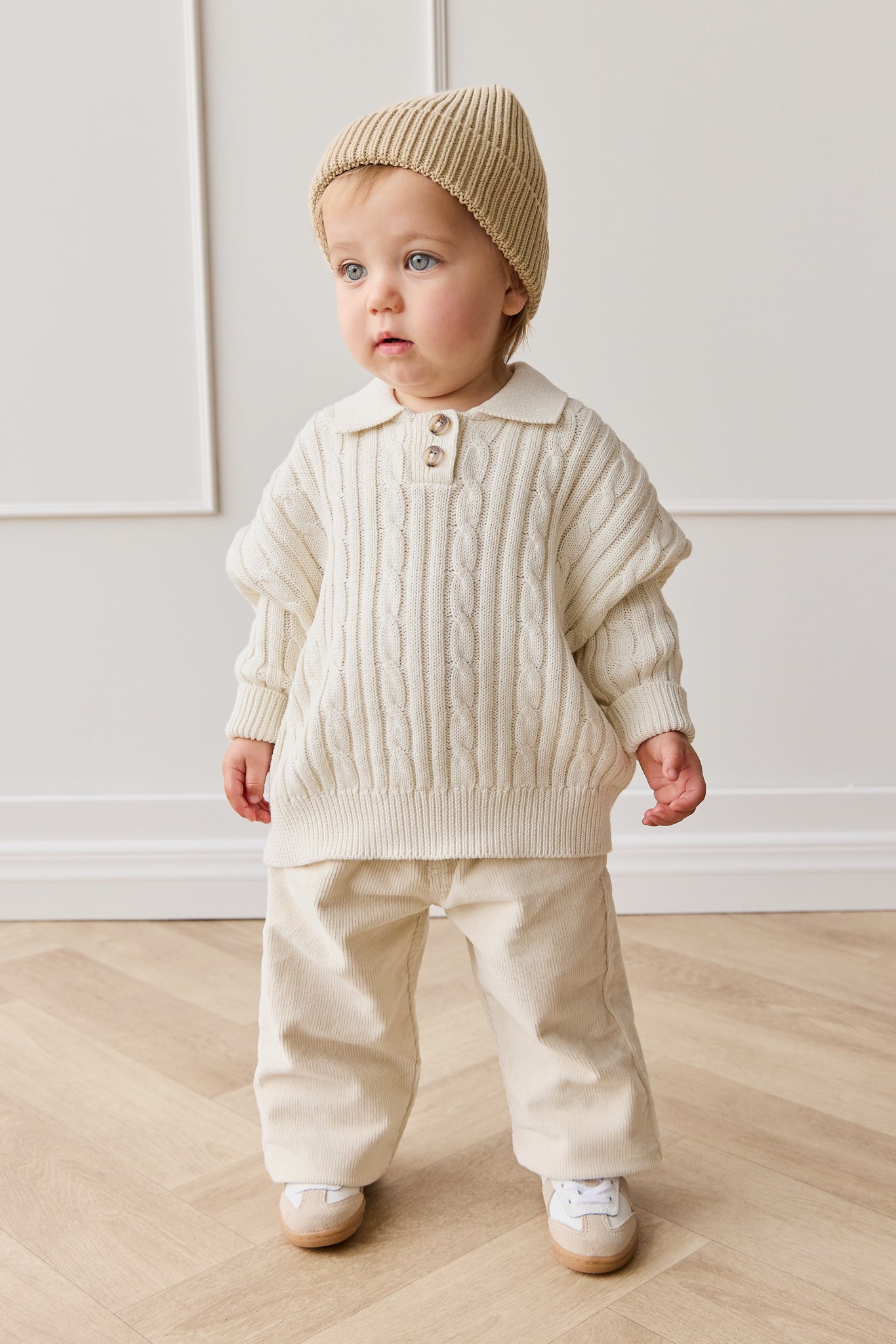 Pantalon Romeo décontracté en coton et élasthanne couleur avoine, confortable et respirant pour le quotidien des bébés et filles (6 mois à 8 ans)