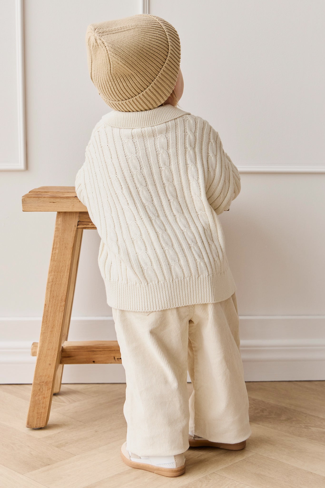Pantalon Romeo décontracté en coton et élasthanne couleur avoine, confortable et respirant pour le quotidien des bébés et filles (6 mois à 8 ans)