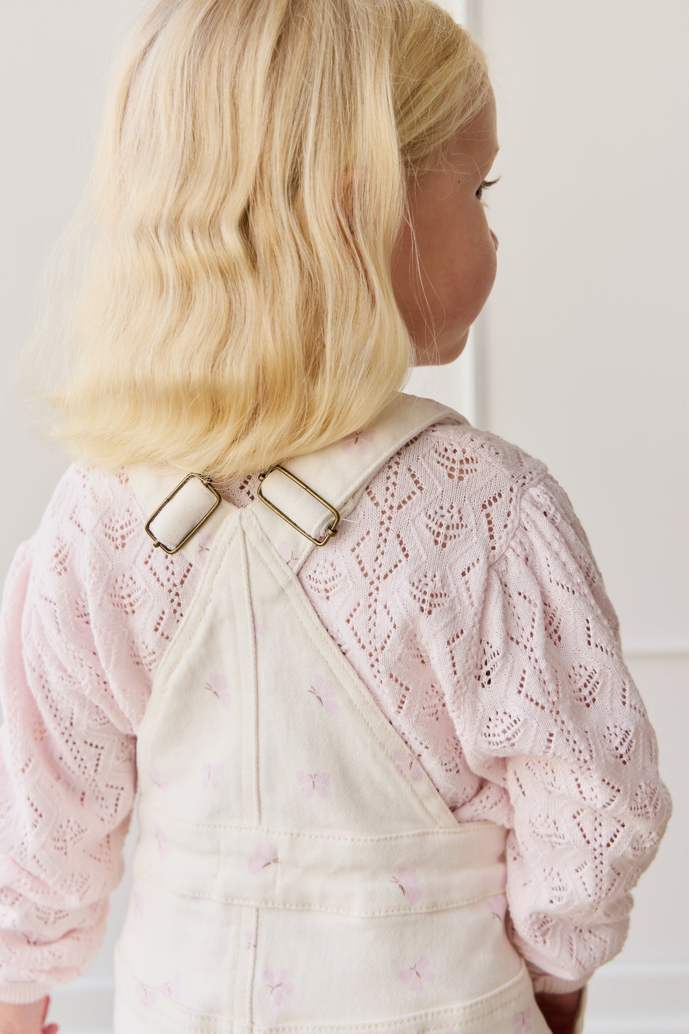 Robe salopette en coton et élasthanne couleur parchemin vintage, avec bretelles réglables et silhouette décontractée pour filles (6 mois-8 ans)