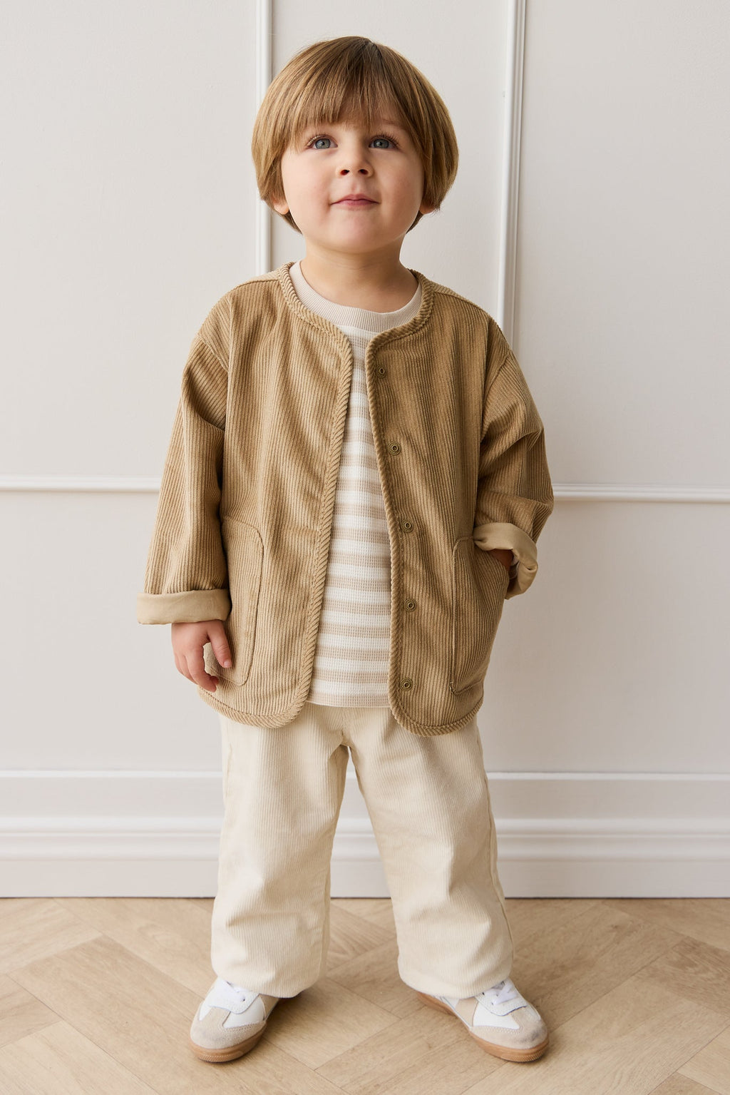 Pantalon Romeo décontracté en coton et élasthanne couleur avoine, confortable et respirant pour le quotidien des bébés et filles (6 mois à 8 ans)