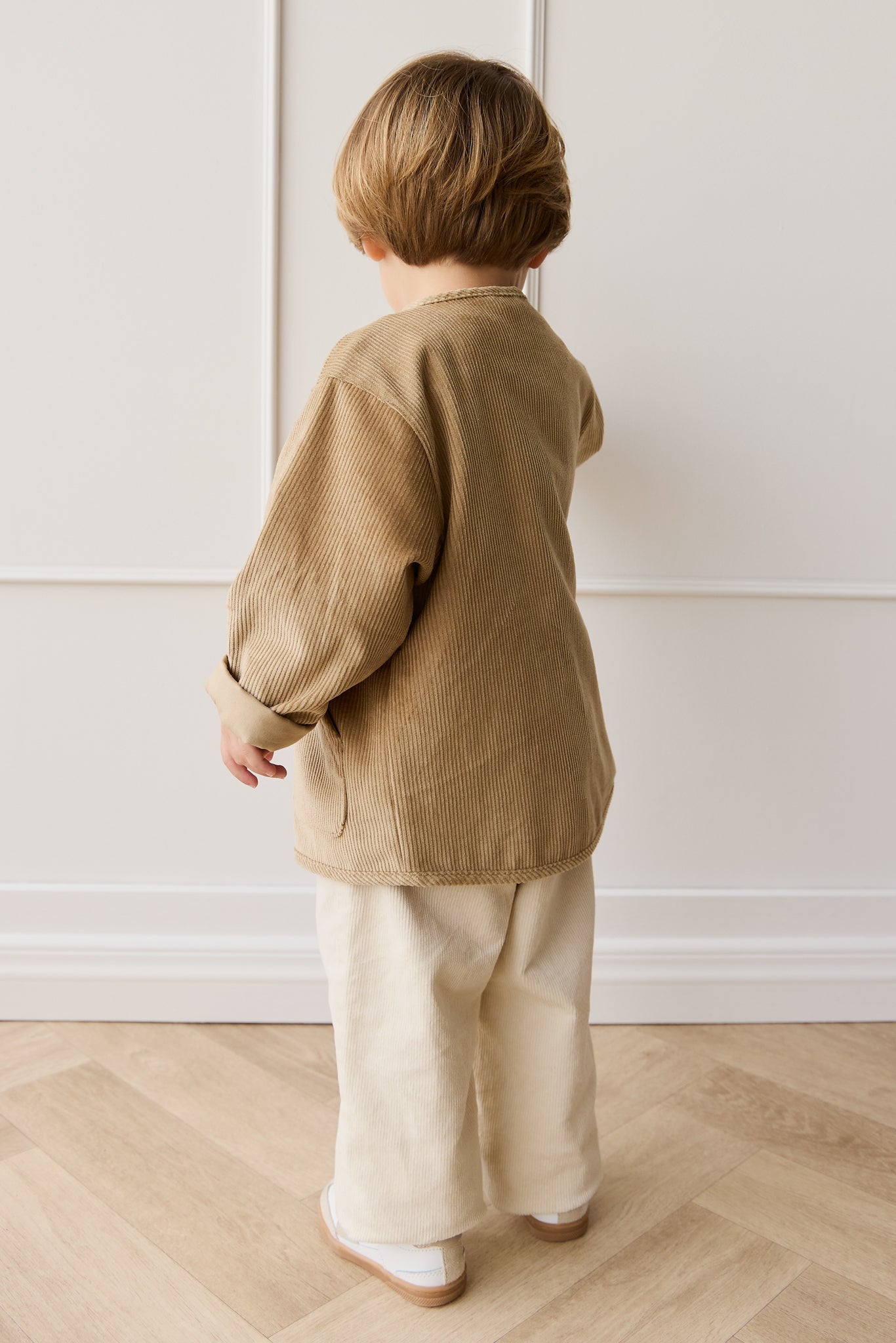 Pantalon Romeo décontracté en coton et élasthanne couleur avoine, confortable et respirant pour le quotidien des bébés et filles (6 mois à 8 ans)
