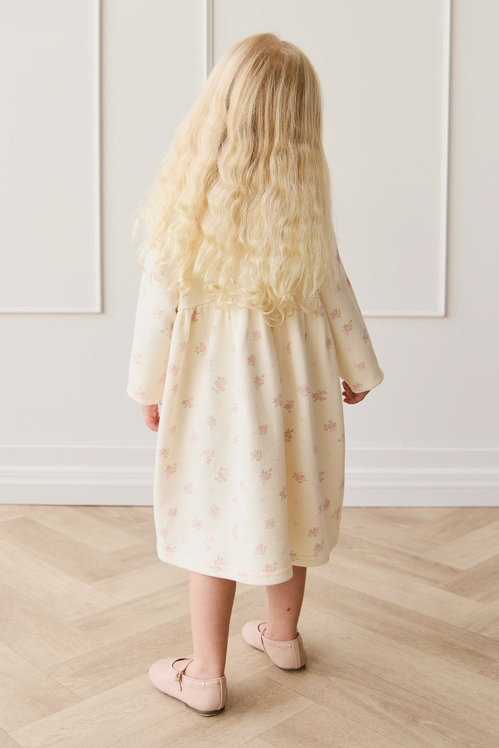Robe Charlotte sans effort, unie en coton biologique et élasthanne, à la silhouette douce et respirante, pour le quotidien des filles (6 mois-8 ans)