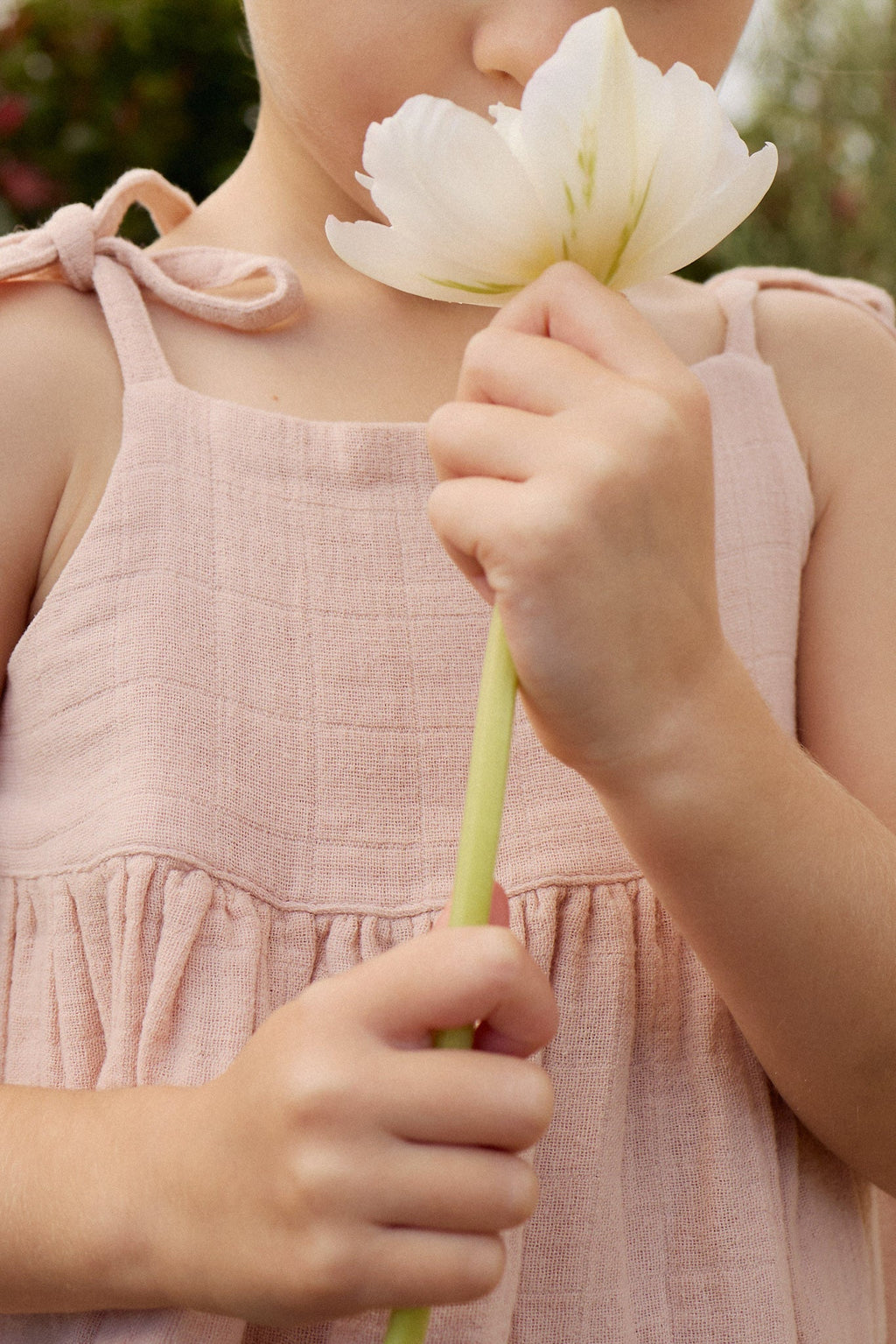 Haut en mousseline de coton biologique rose crayeux uni aéré pour filles, léger et respirant, idéal pour superposer en été (6 mois-10 ans)