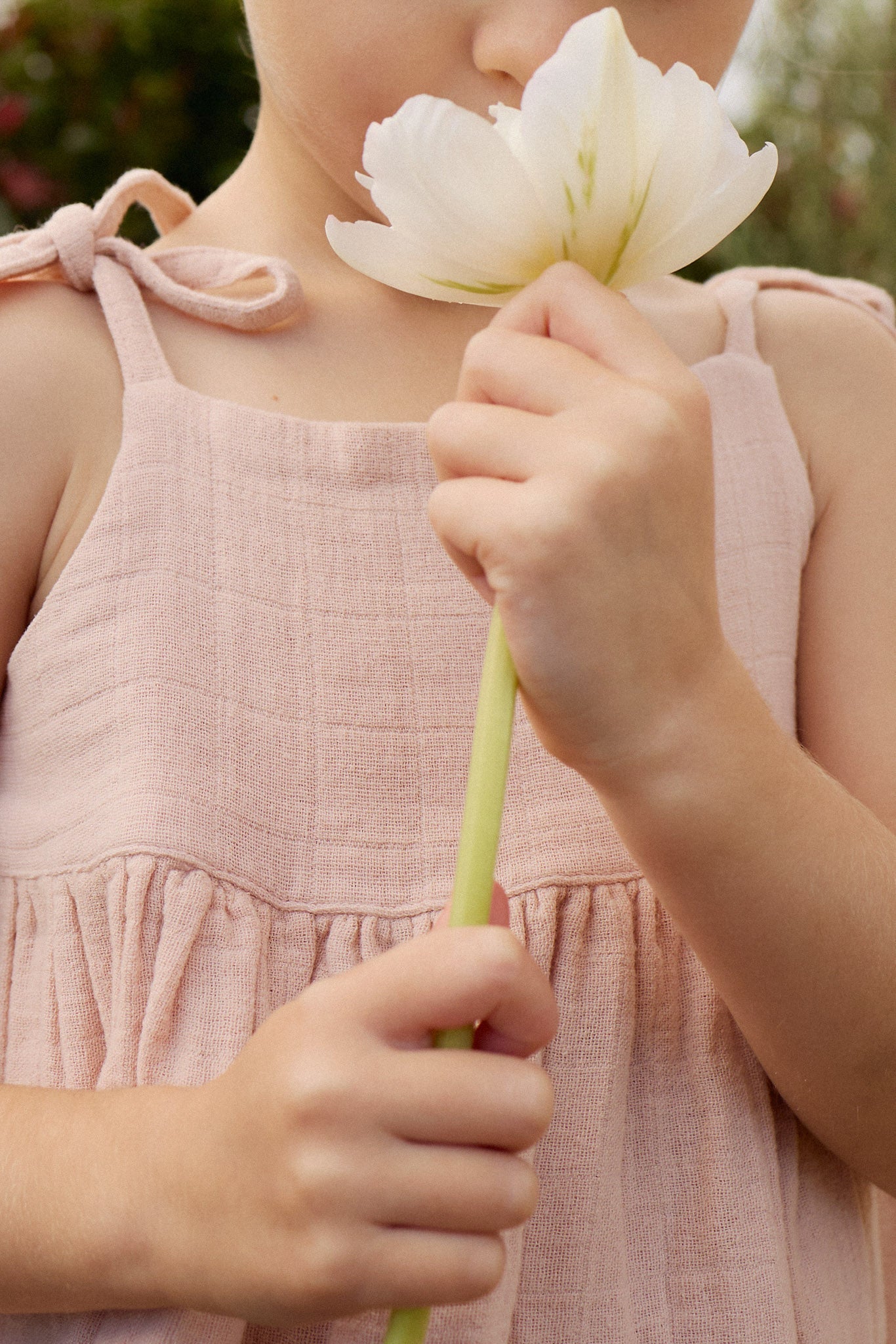 Haut en mousseline de coton biologique rose crayeux uni aéré pour filles, léger et respirant, idéal pour superposer en été (6 mois-10 ans)